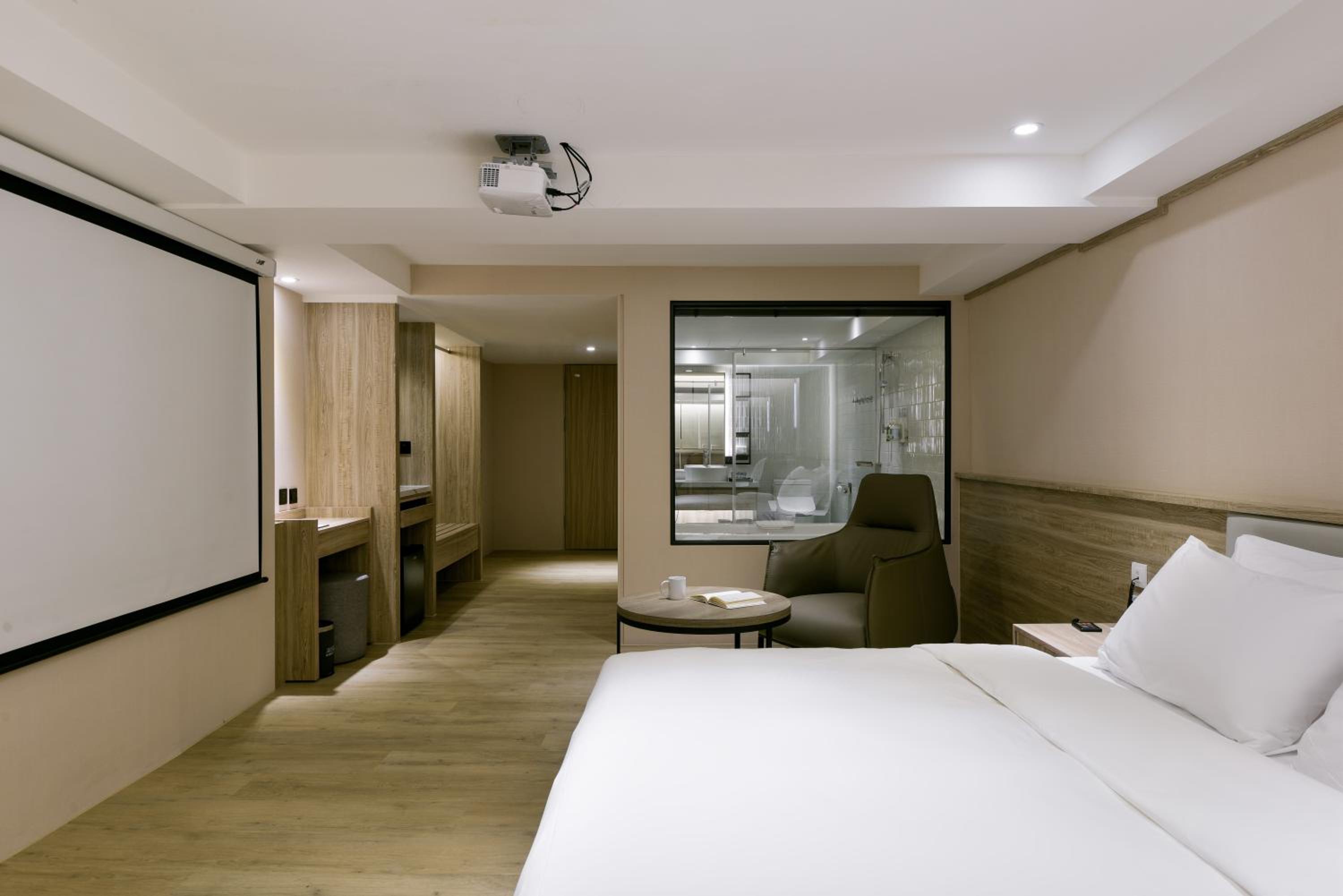 Superior Suite - Photo 18