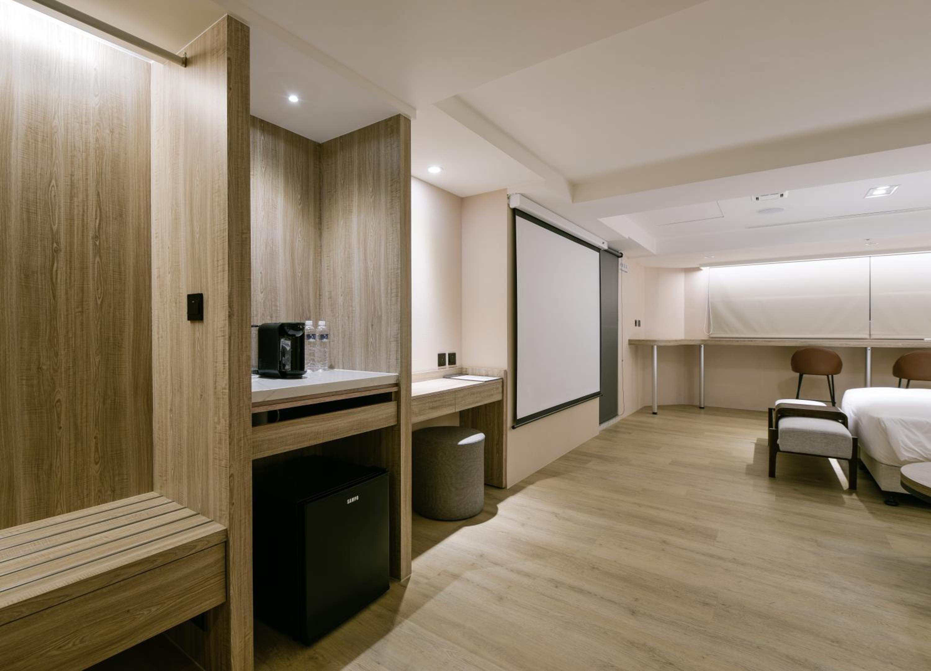 Superior Suite - Photo 17