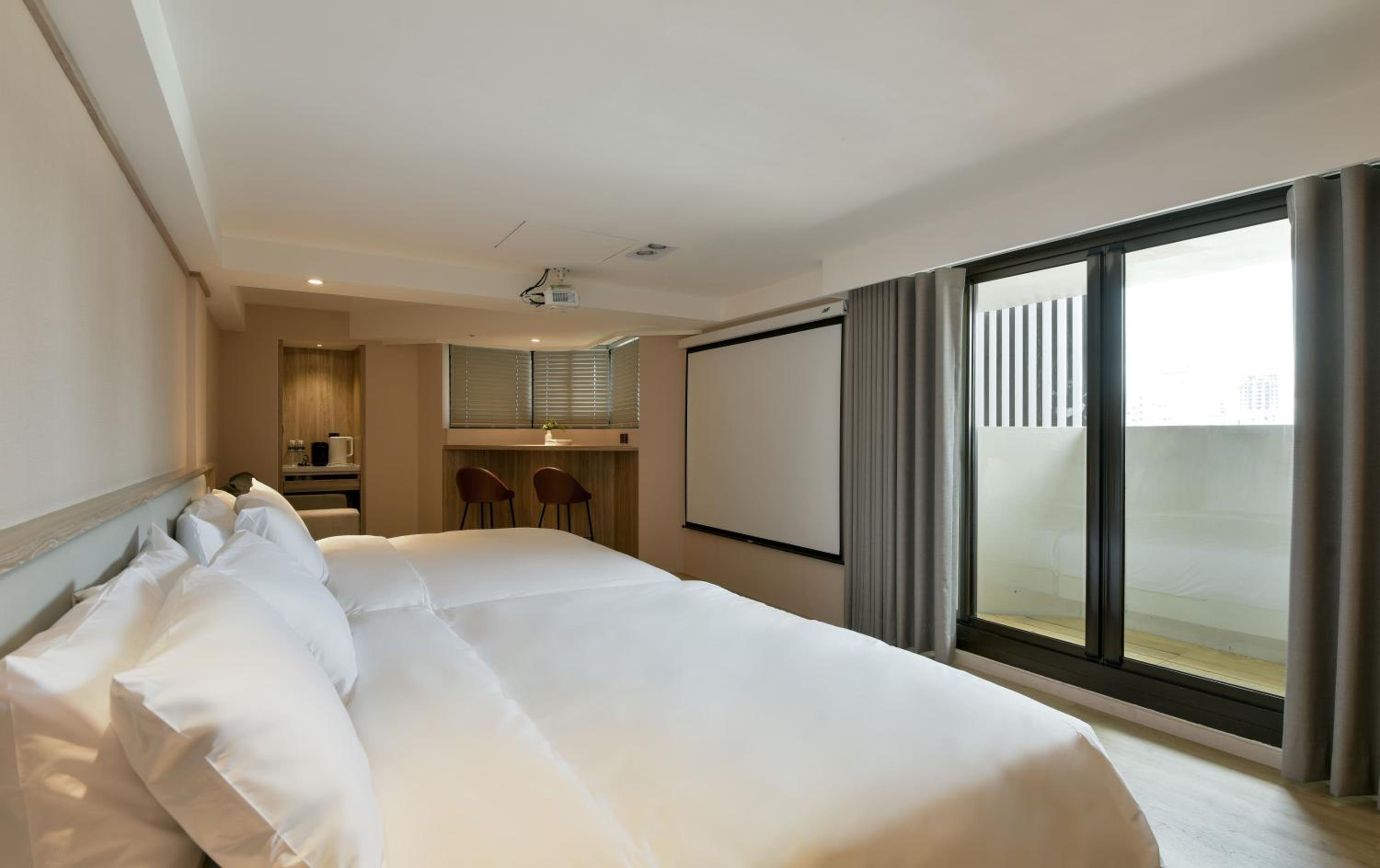 Deluxe Family Room - Photo 17