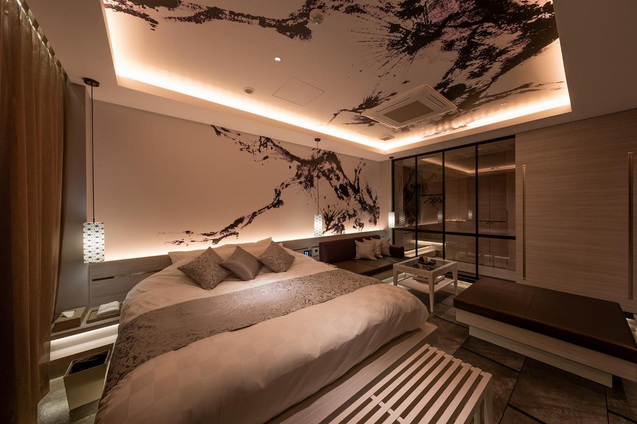 King Suite with Spa Bath photo 2