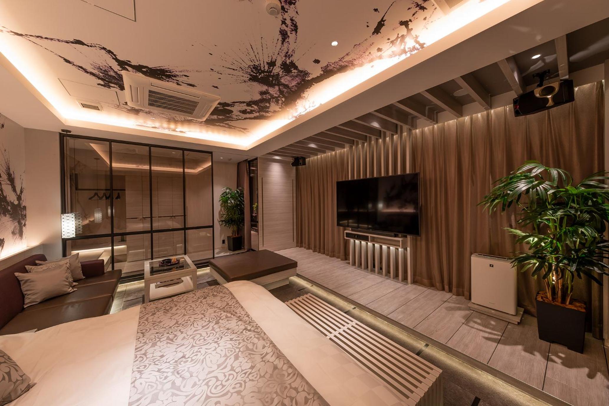 King Suite with Spa Bath photo 3