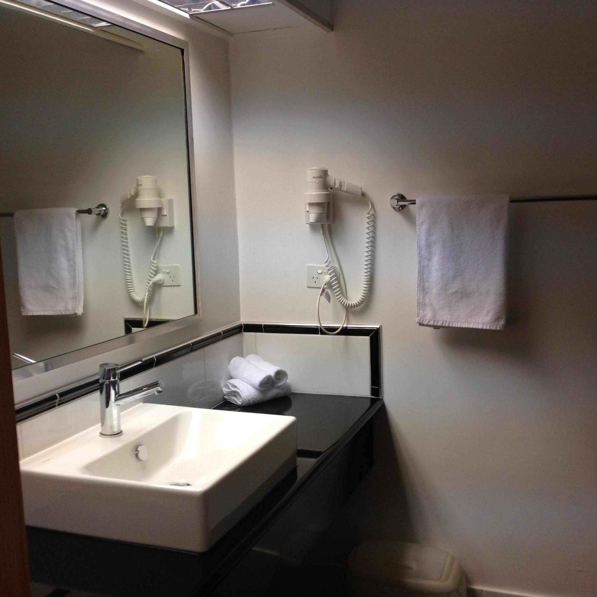 Standard Twin Room - Photo 5