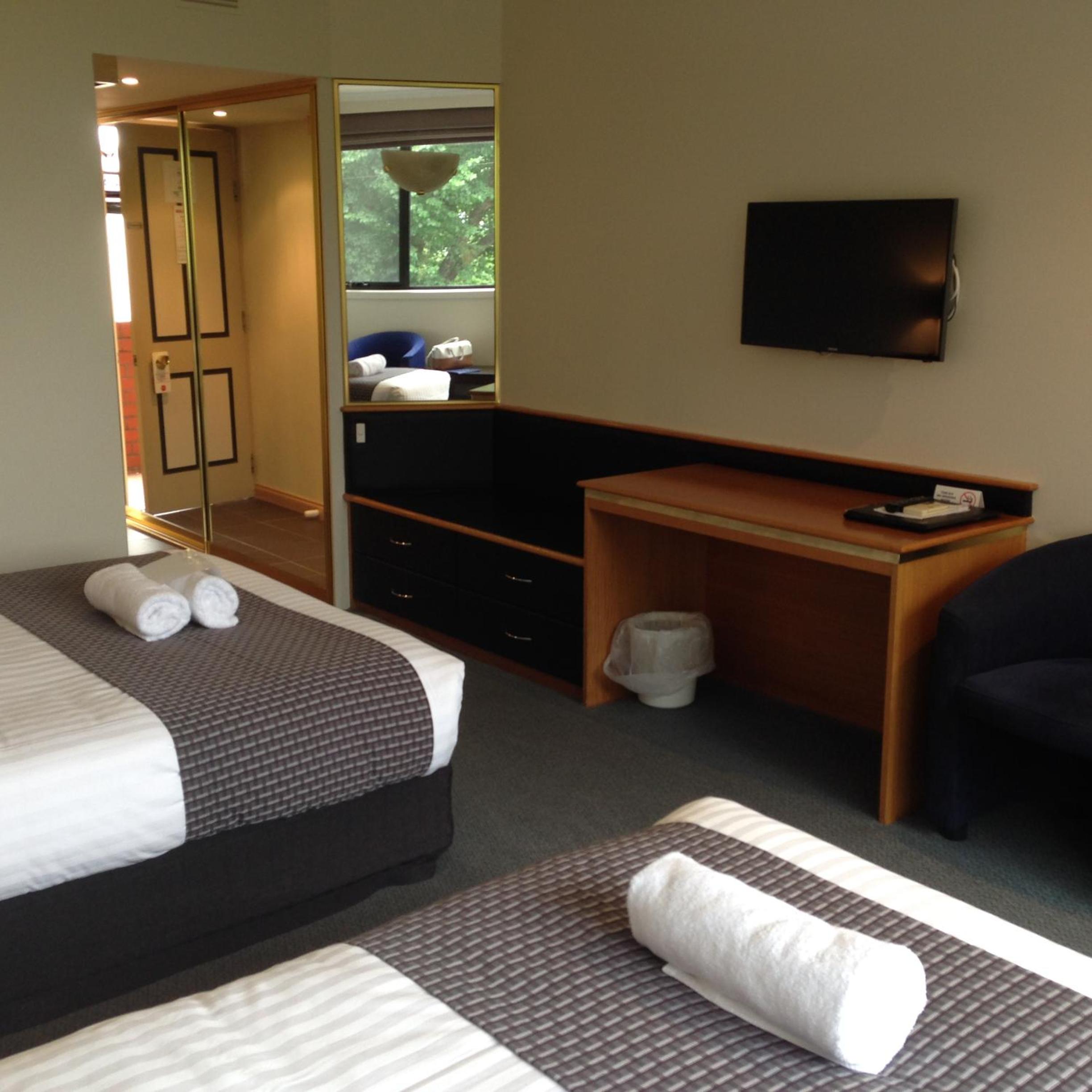 Standard Twin Room - Photo 9
