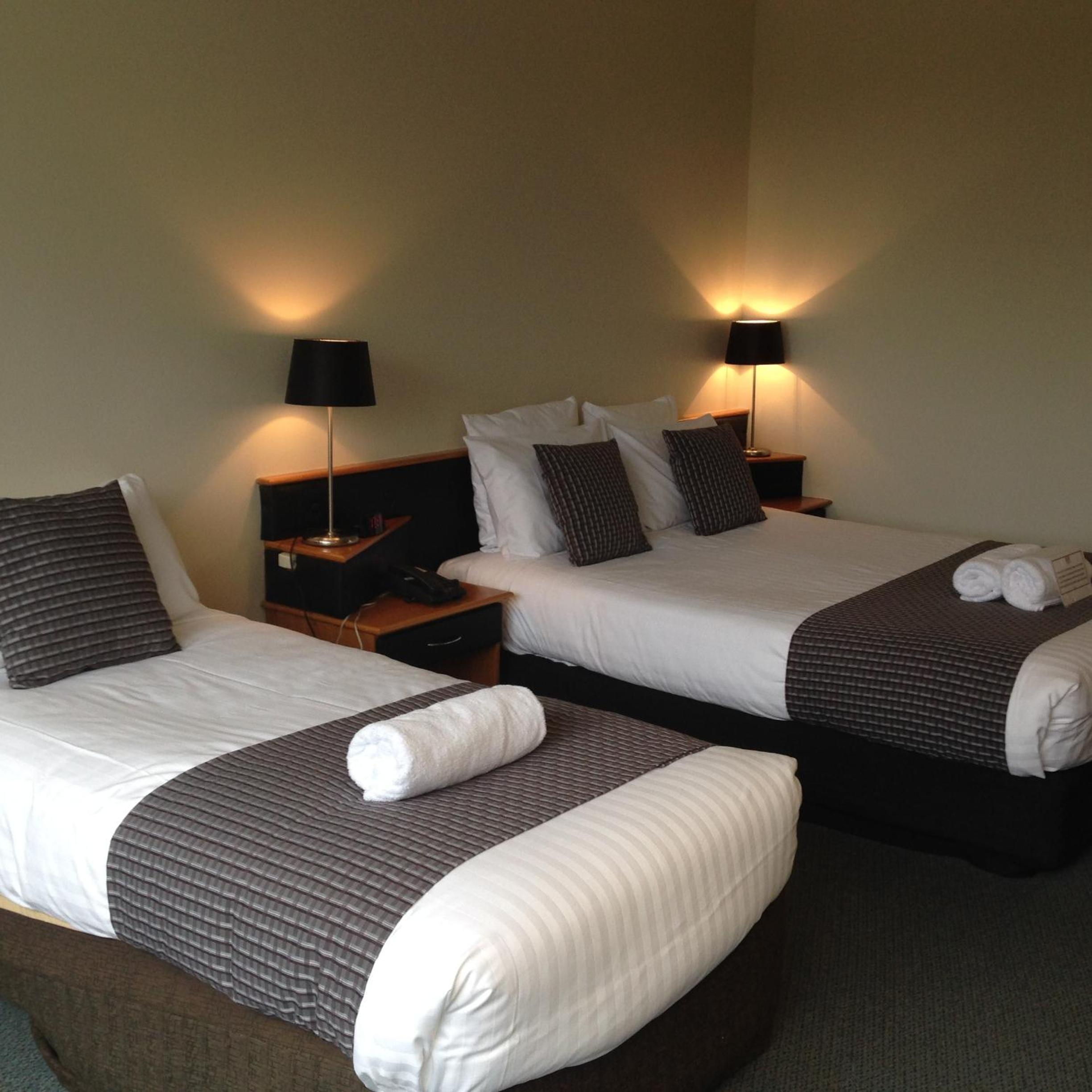 Standard Twin Room - Photo 8