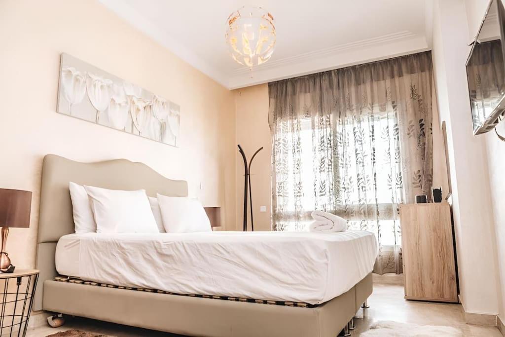 One-Bedroom Apartment - Photo 2