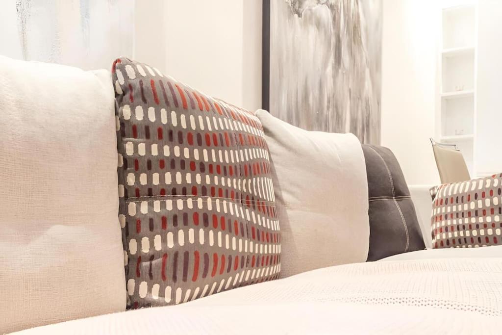 One-Bedroom Apartment - Photo 9