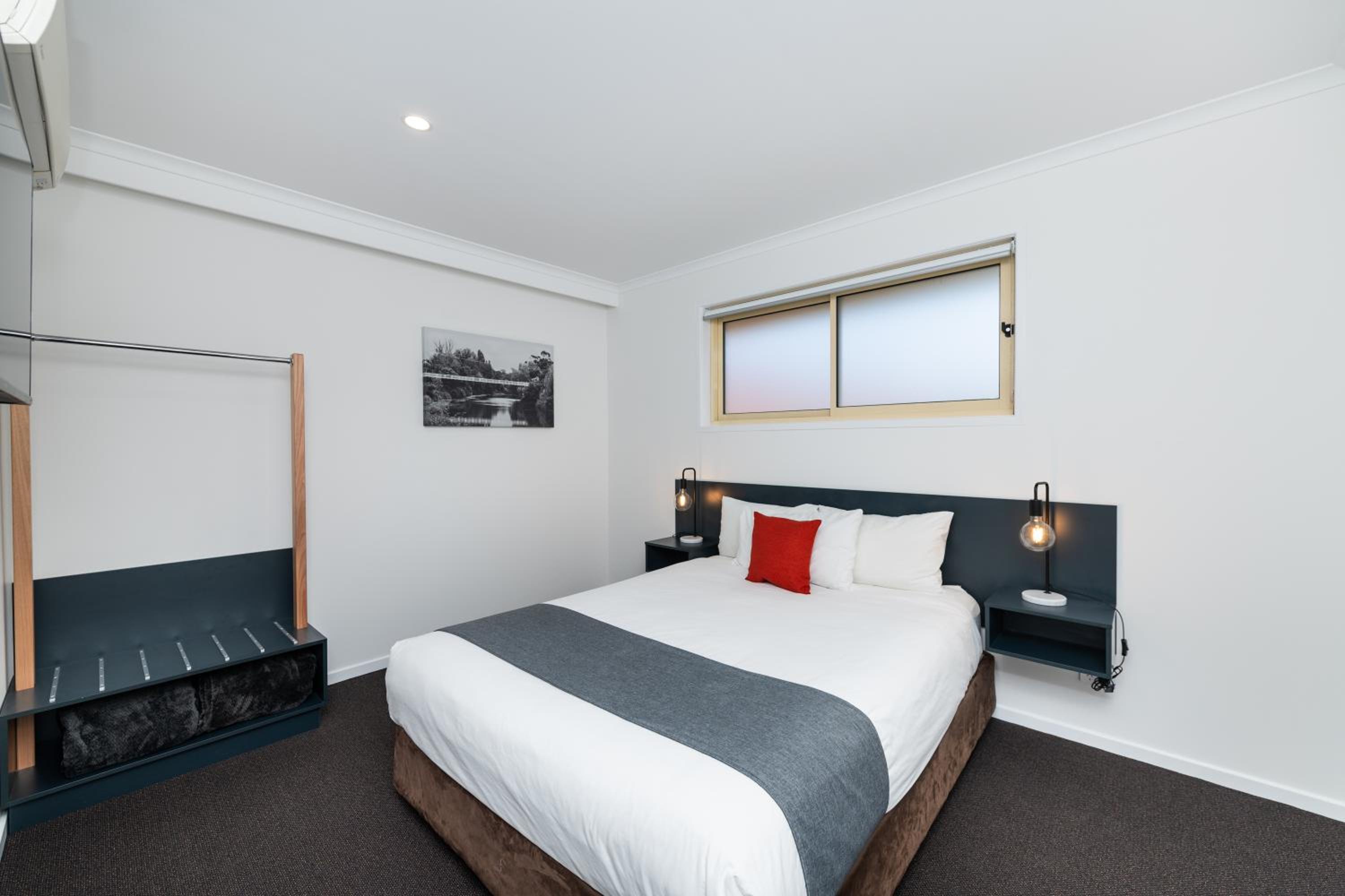 Queen Suite (No Pets)