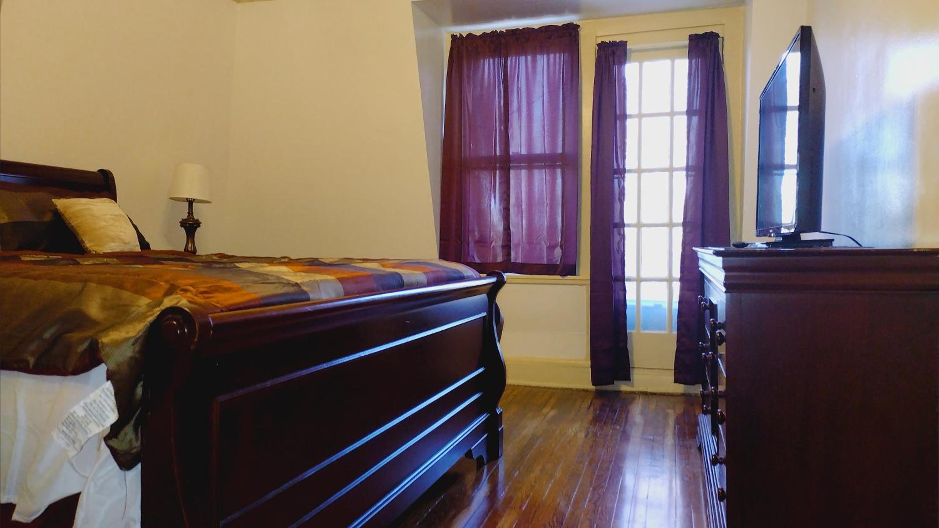 Deluxe King Suite photo 1