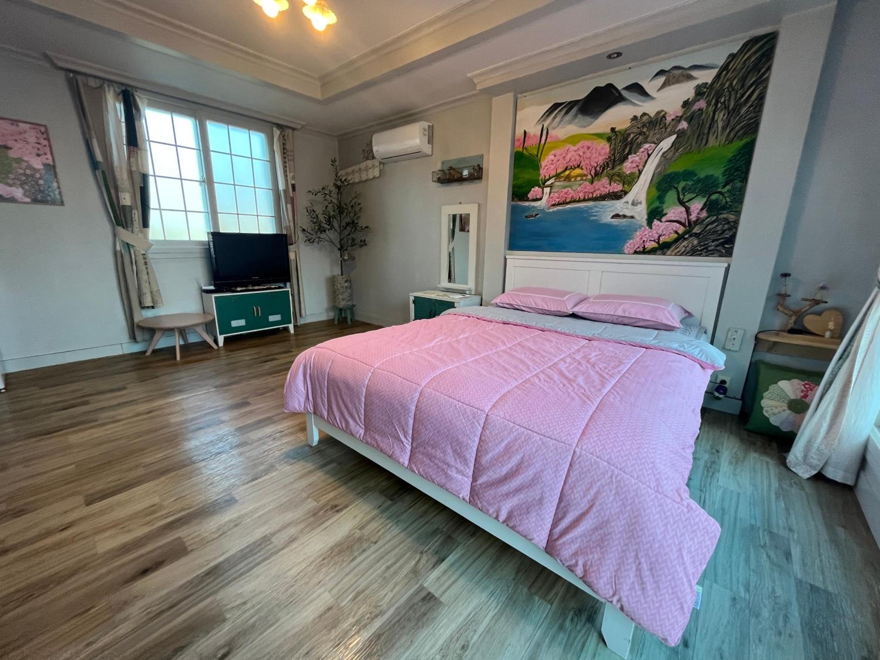 One-Bedroom House photo 1