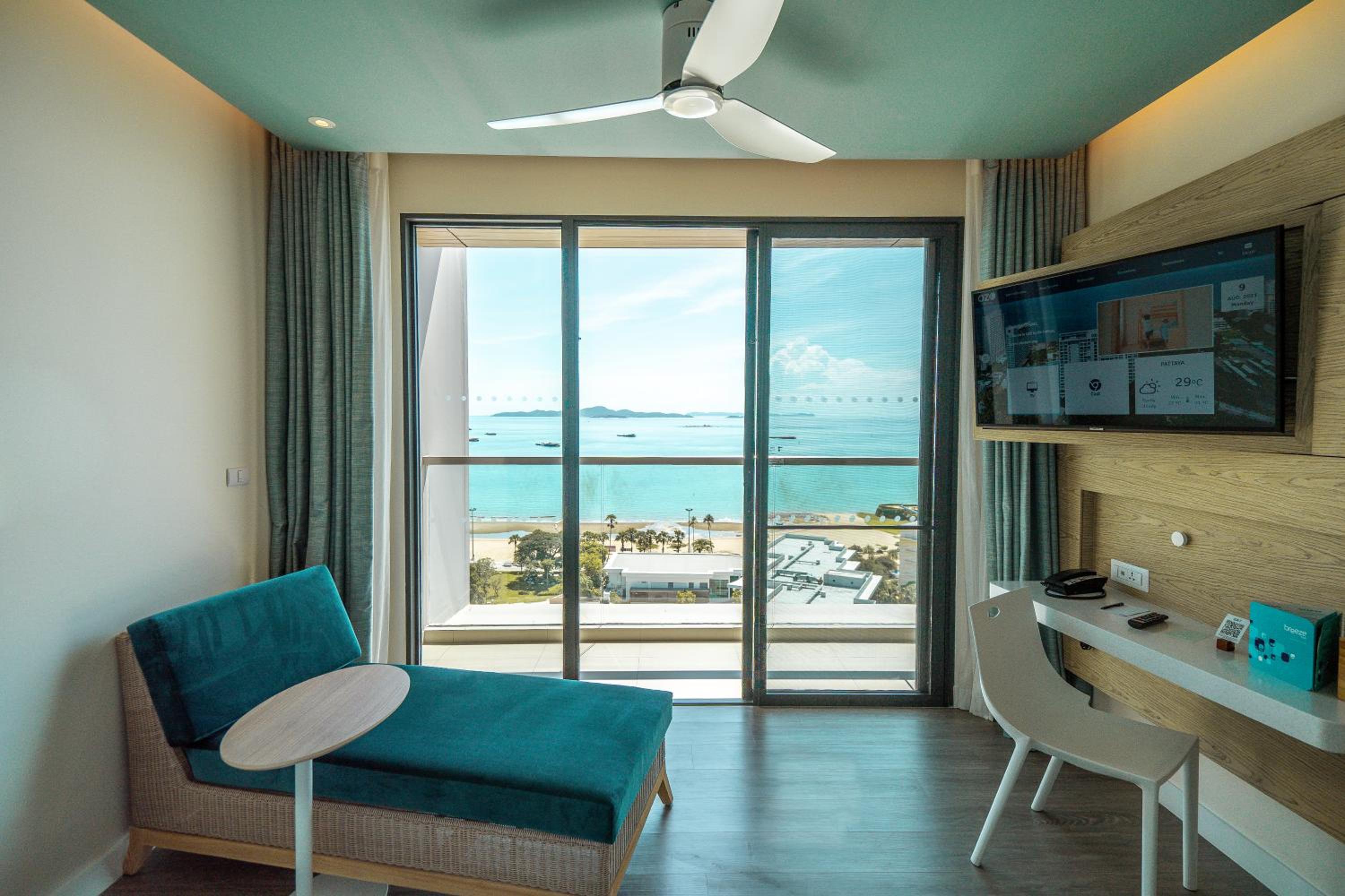 Deluxe Double Room with Sea View - Photo 9