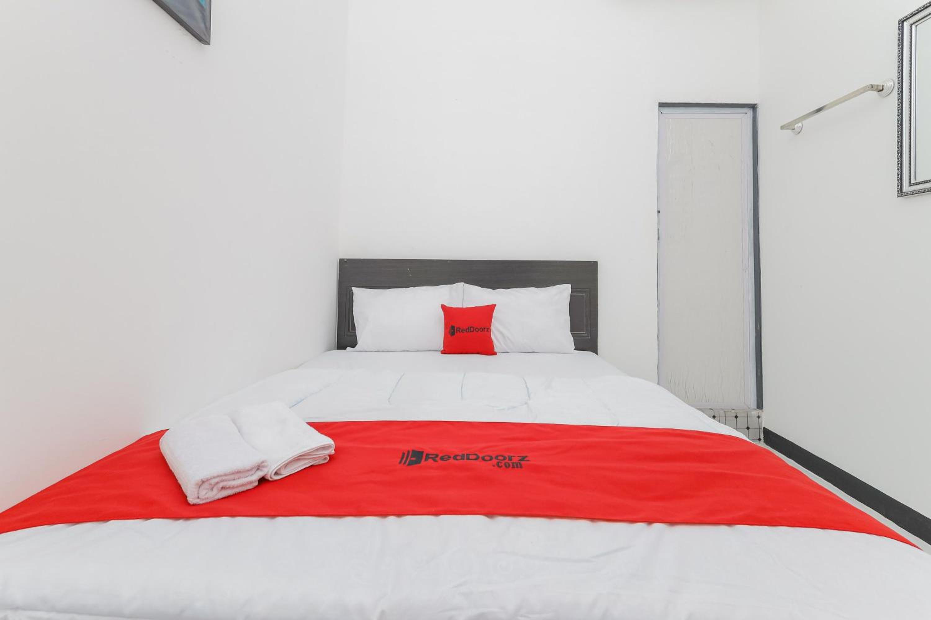 Standard Double Room - Photo 8