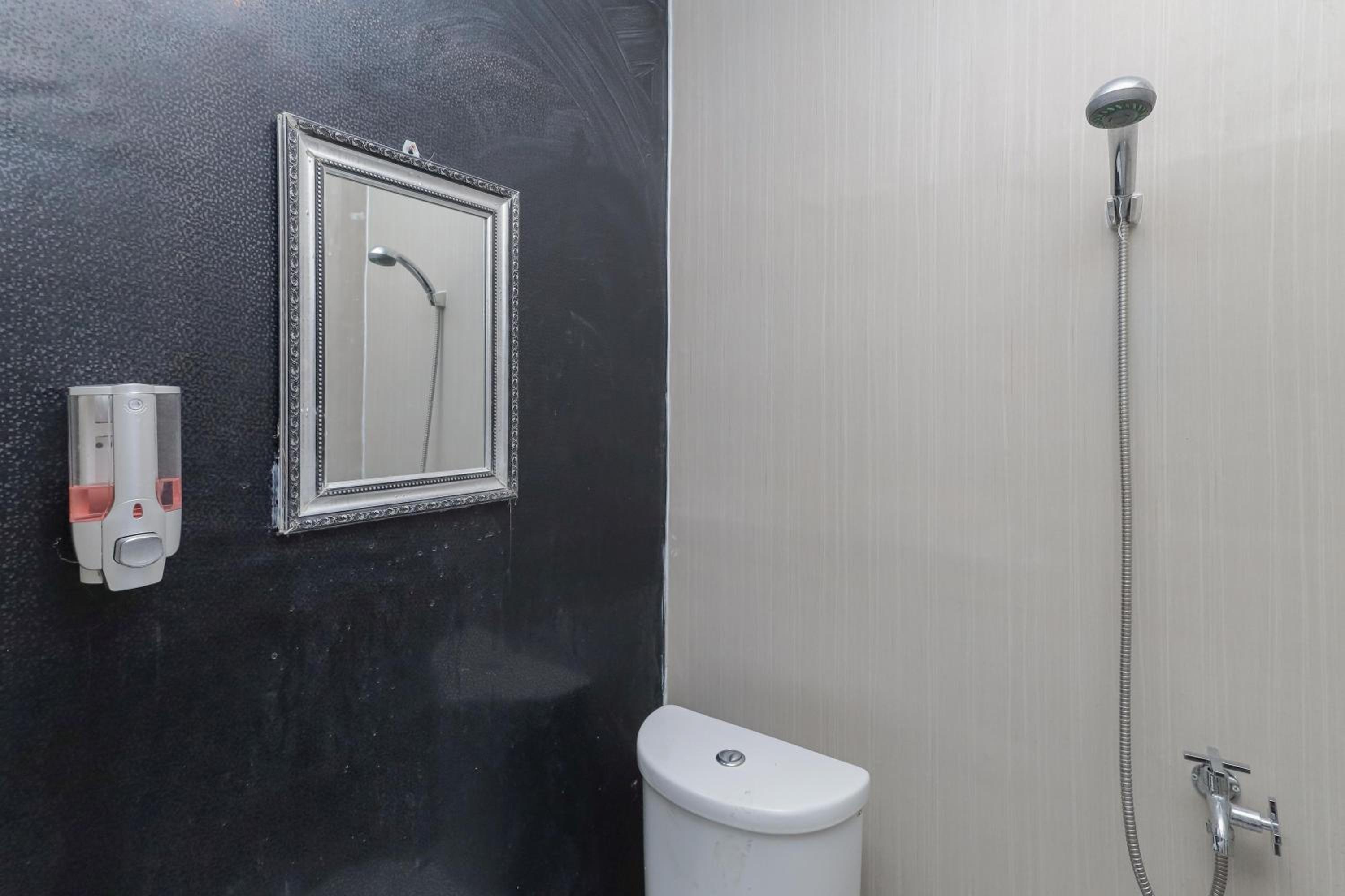 Standard Double Room - Photo 7
