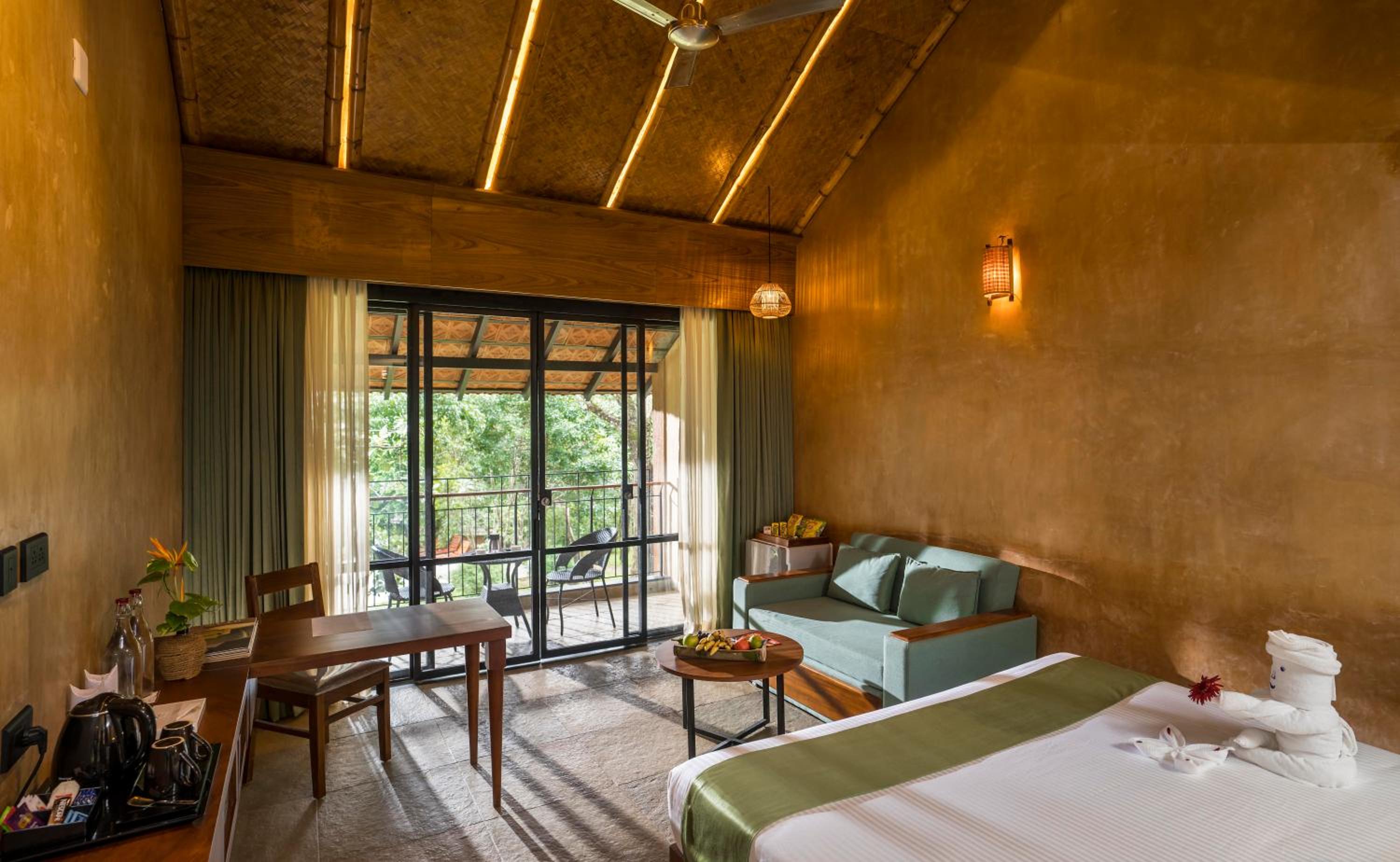 Deluxe Double Room with Balcony (Complementary 2 hour early checkin & Late checkout) - Photo 4