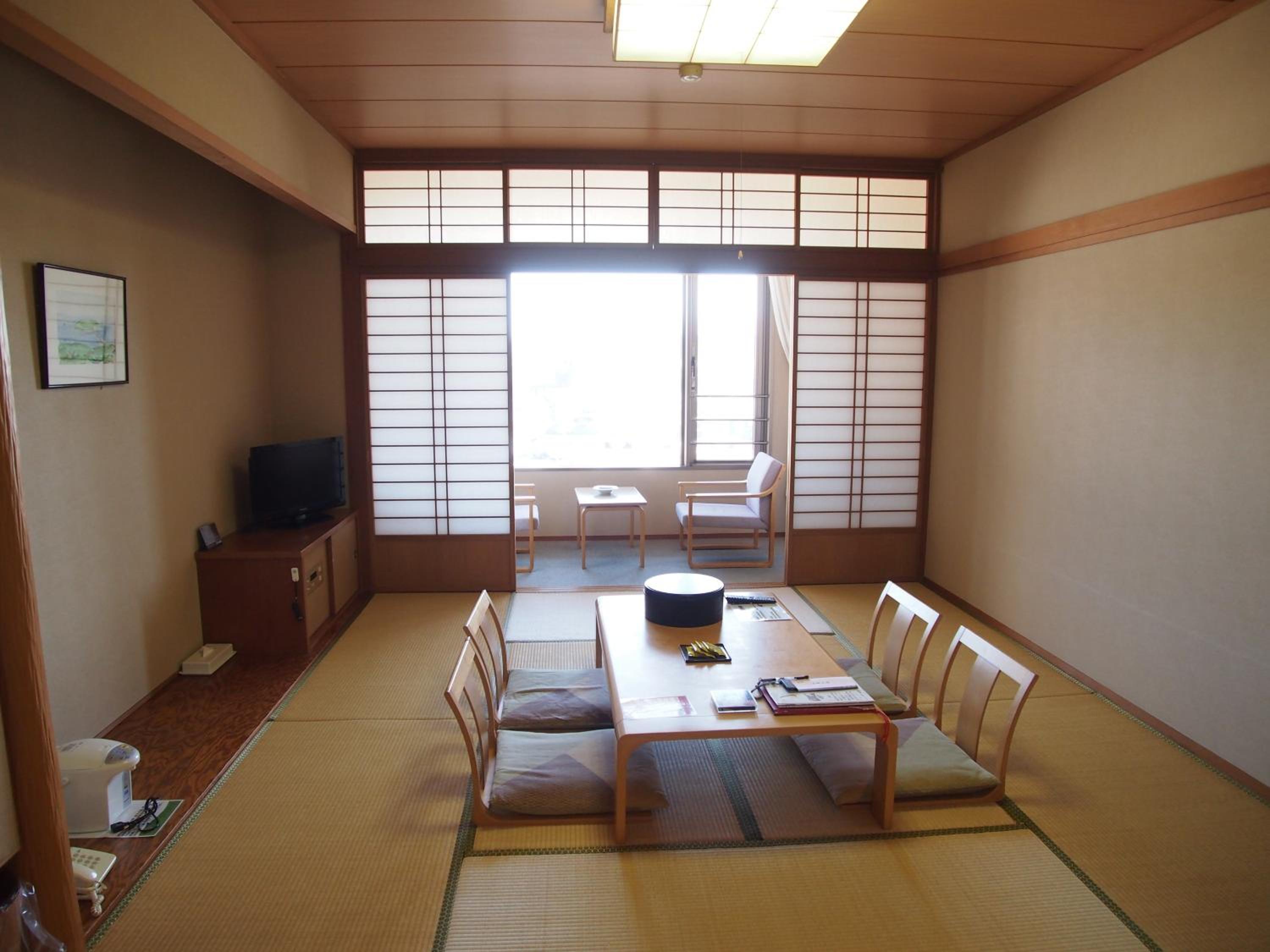 Japanese-Style Family Room - Smoking photo 3