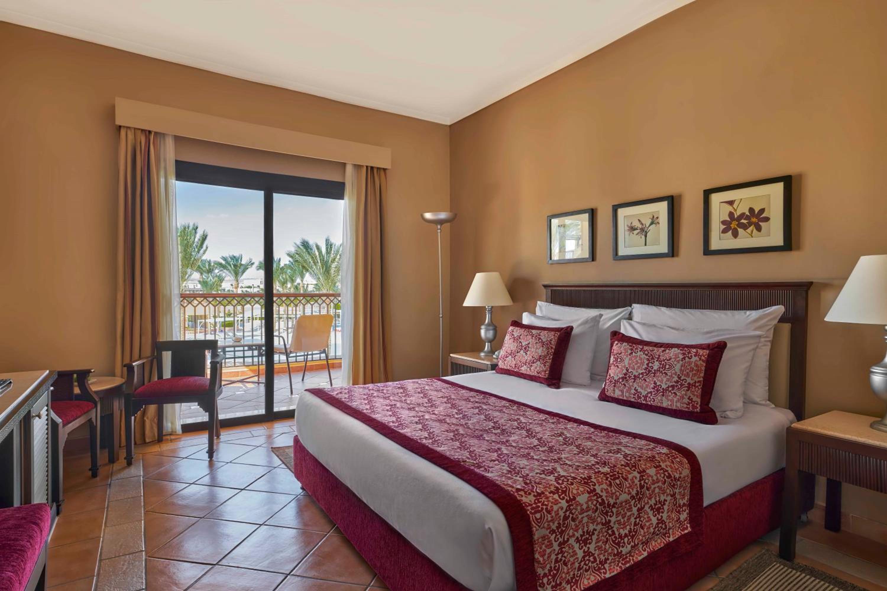 Superior, Queen or Twin Bed, Pool View - Photo 2
