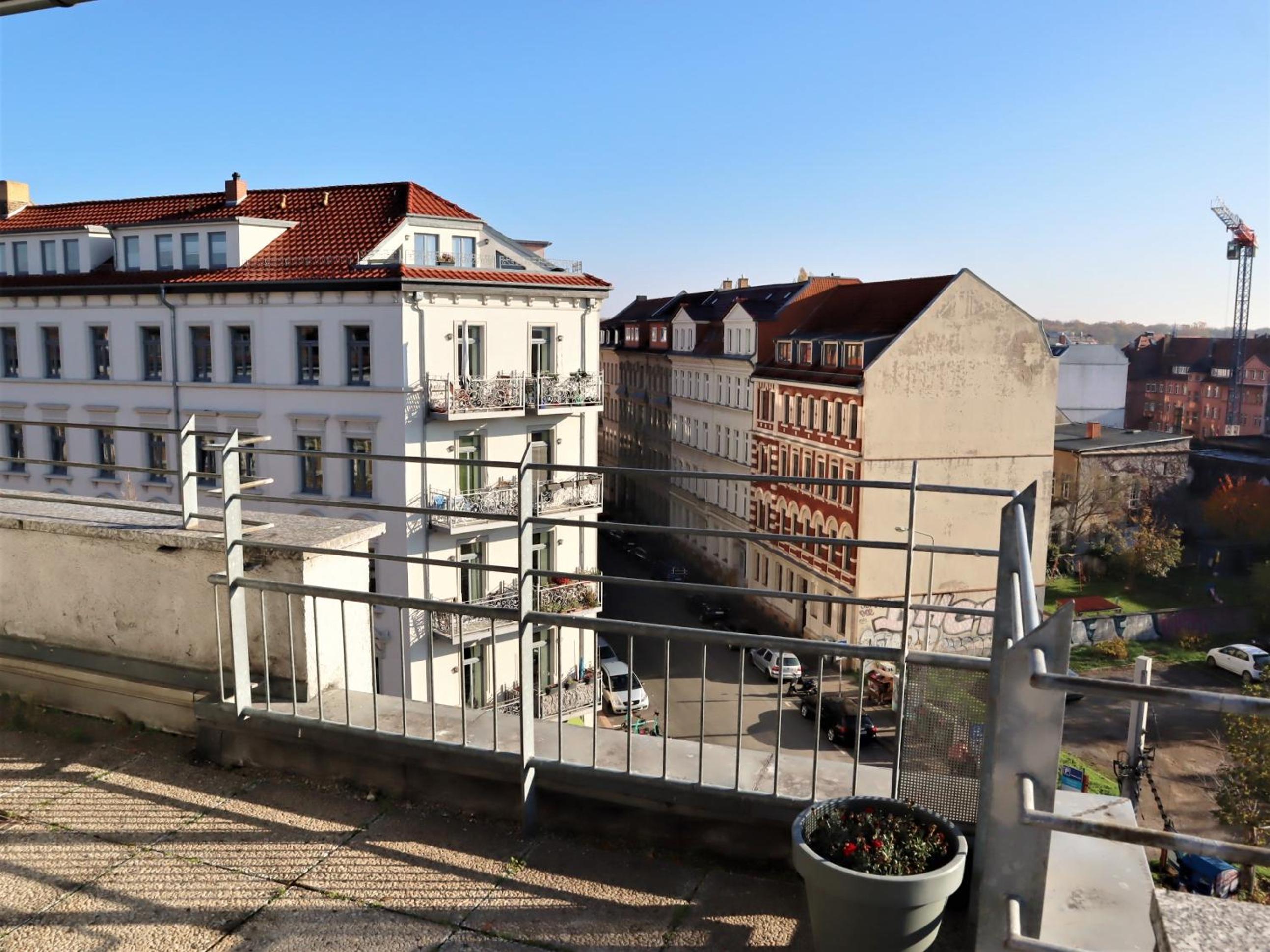 Apartment with Terrace - Photo 18