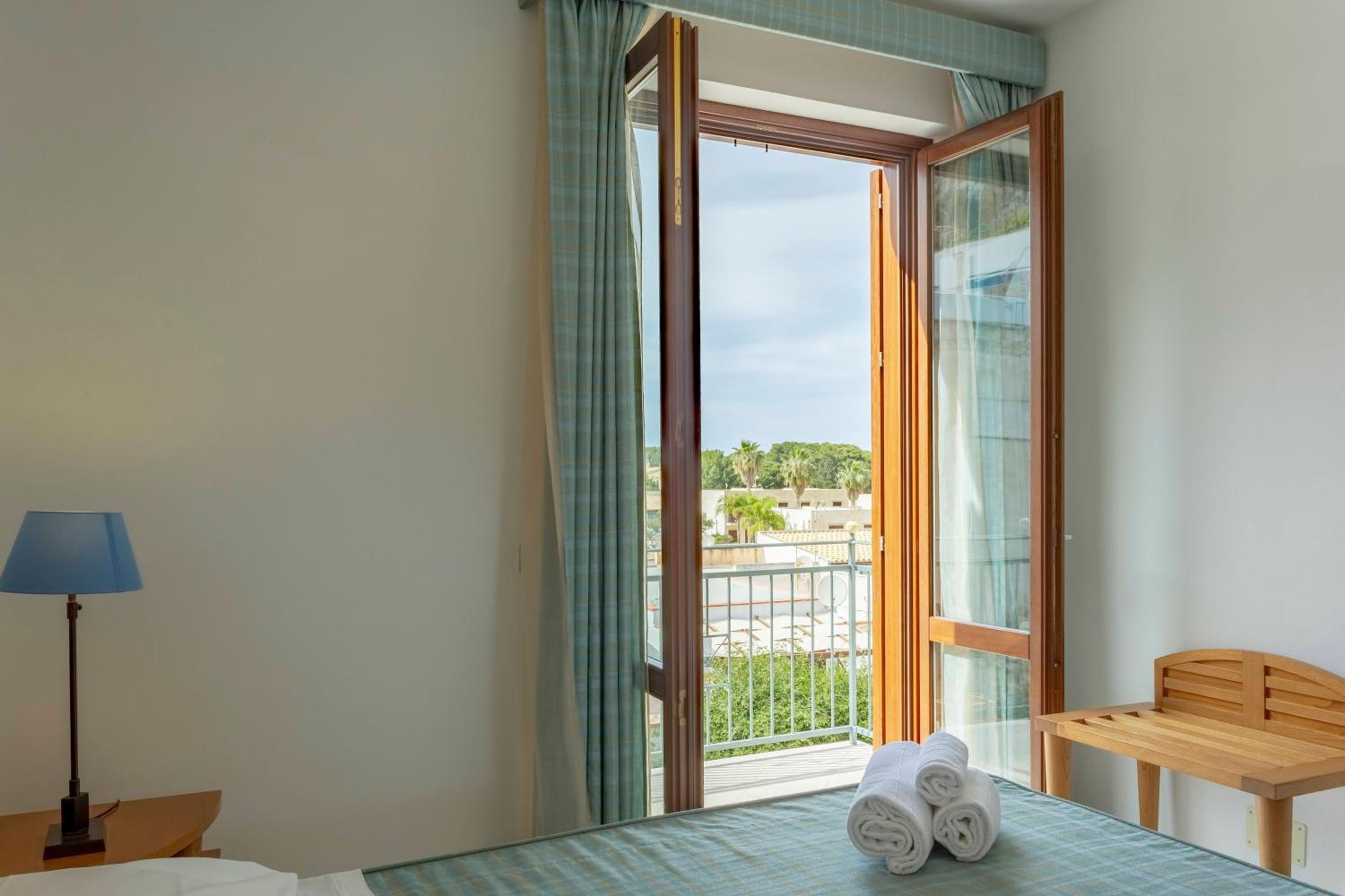 Double Room with Partial Sea View