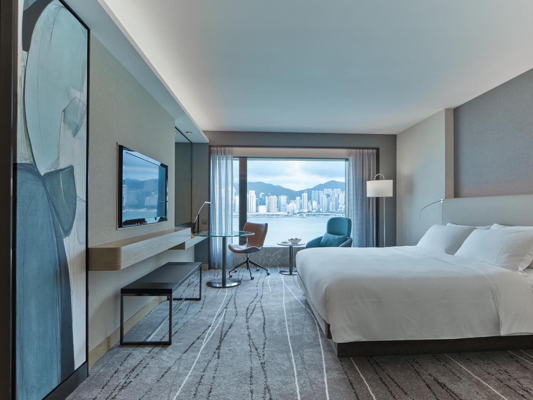 Elite Deluxe Harbor View Suite with Executive Lounge Access