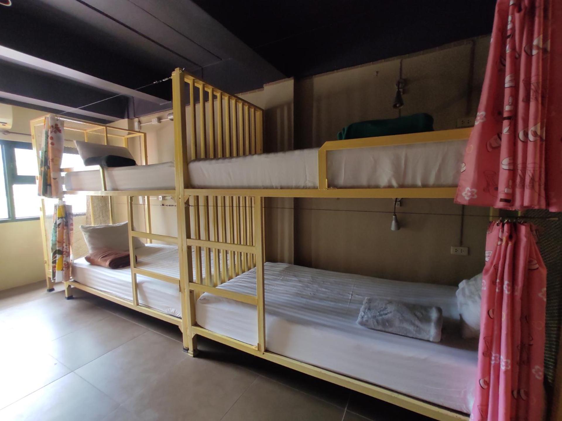 Bed in 8-Bed Mixed Dormitory Room photo 1