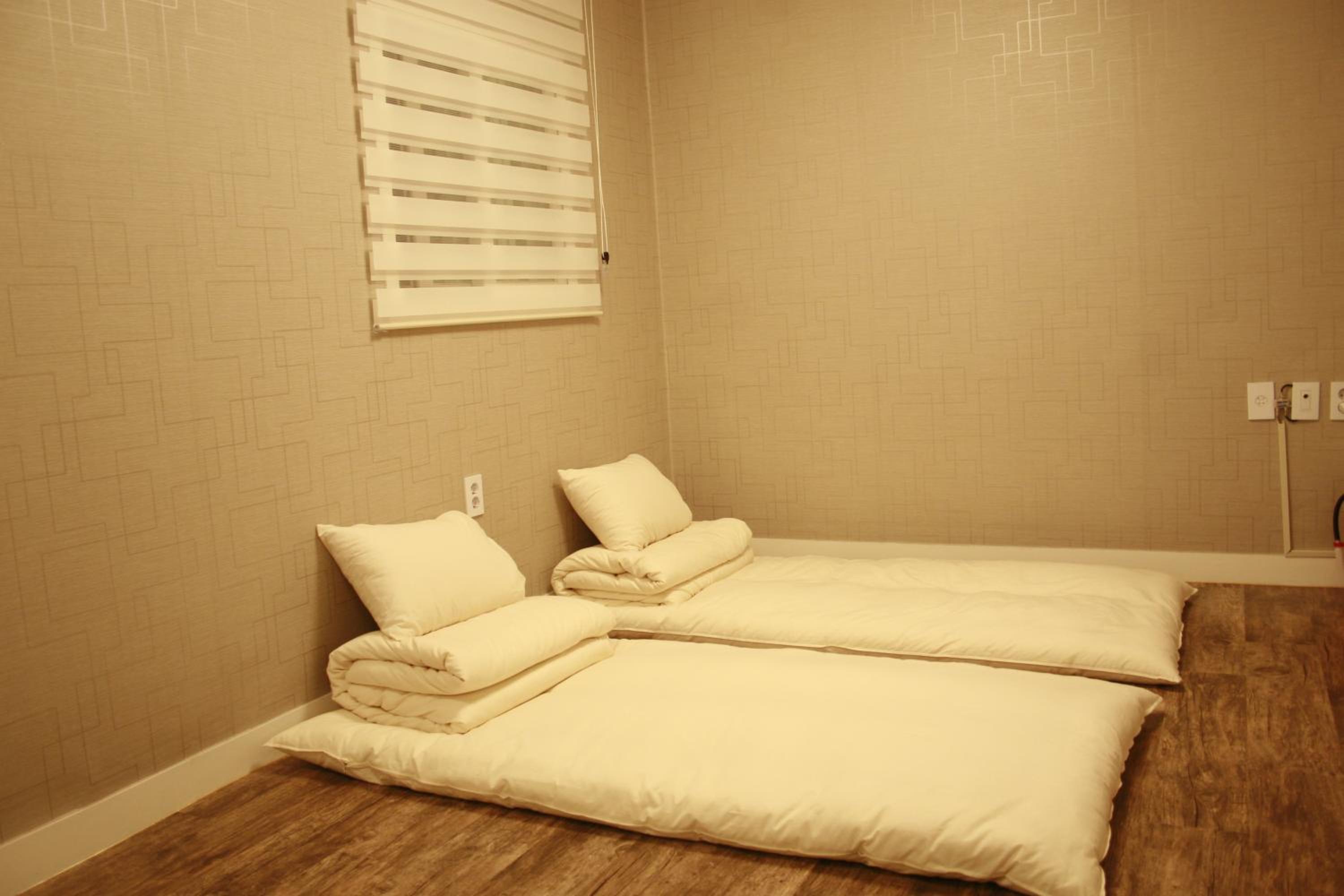 Twin Room - Photo 1