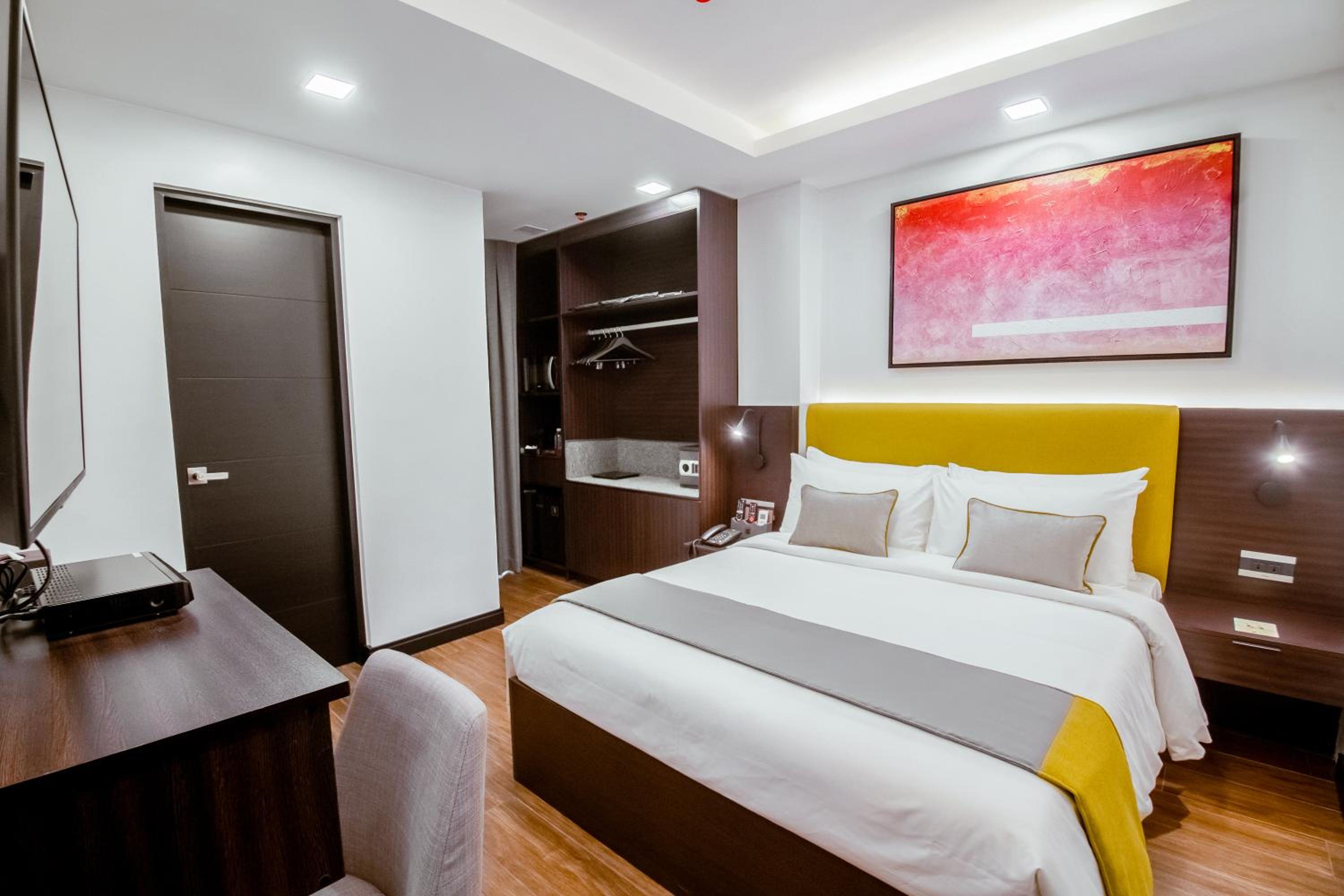 Deluxe Queen Room