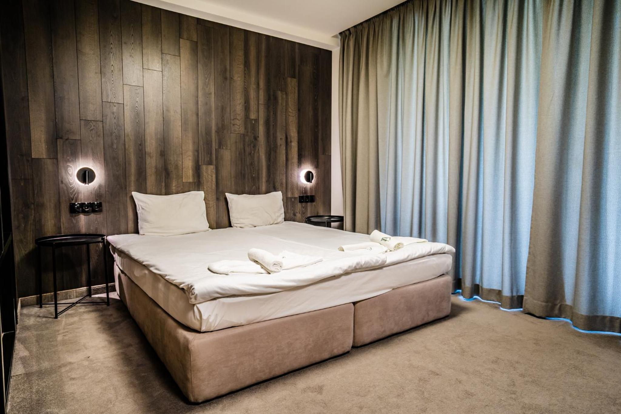 Deluxe Double with Balcony - Photo 12