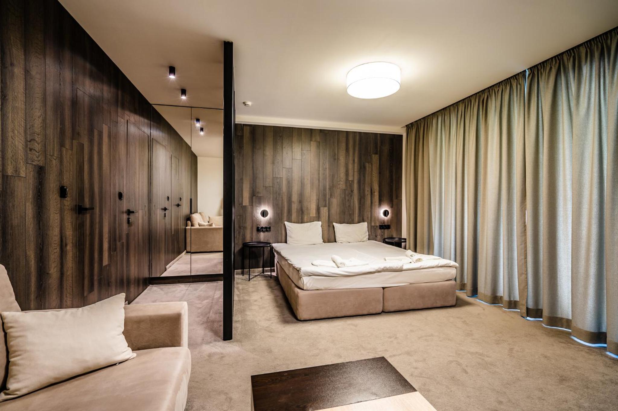 Deluxe Double with Balcony - Photo 3
