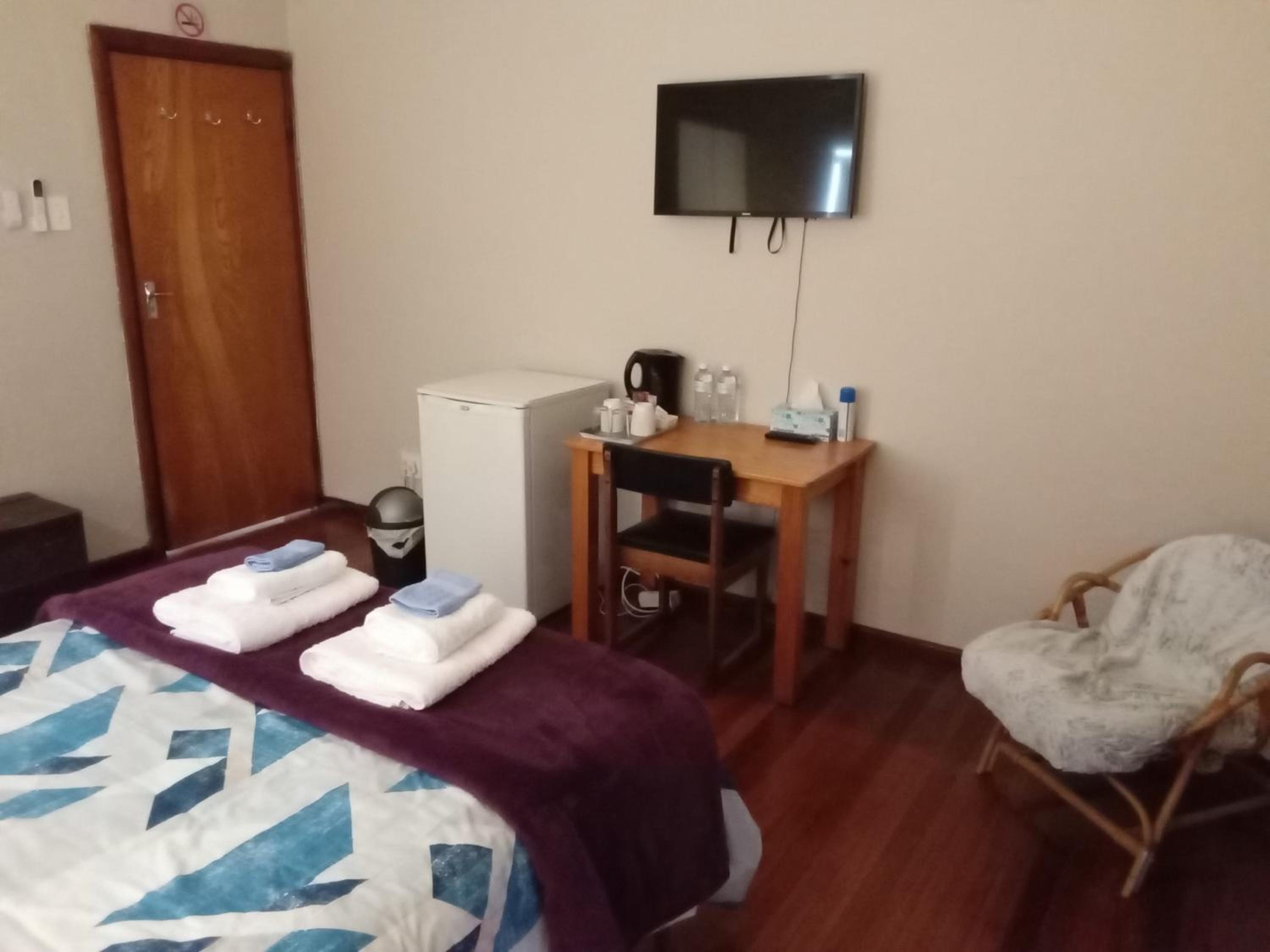 Deluxe Double or Twin Room with Pool View photo 2
