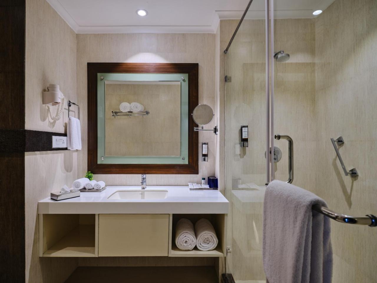 Deluxe Room - Drop to Bangaga / Helipad once during the stay - Photo 2