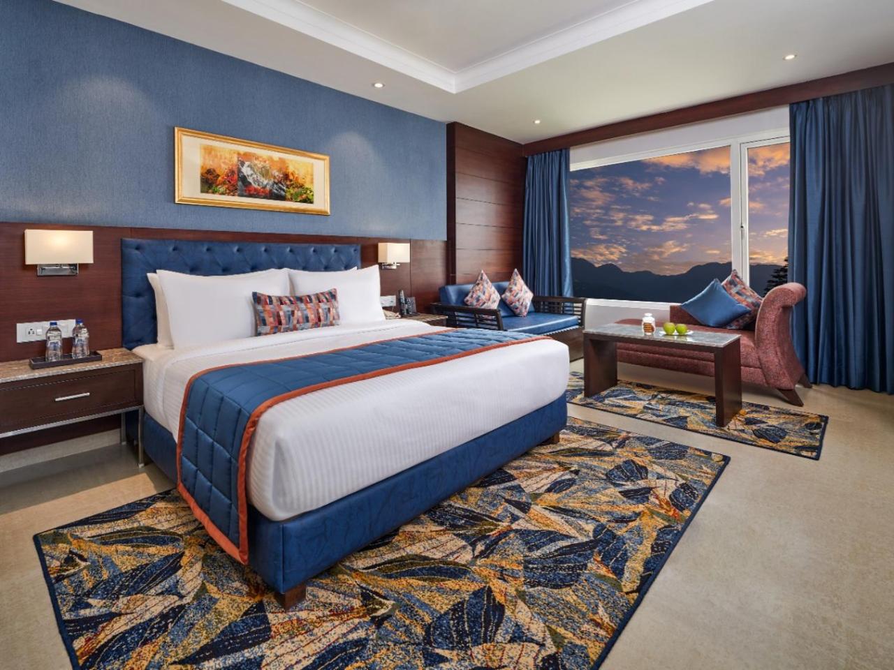 Superior King Room - Drop to Bangaga / Helipad once during the stay photo 1