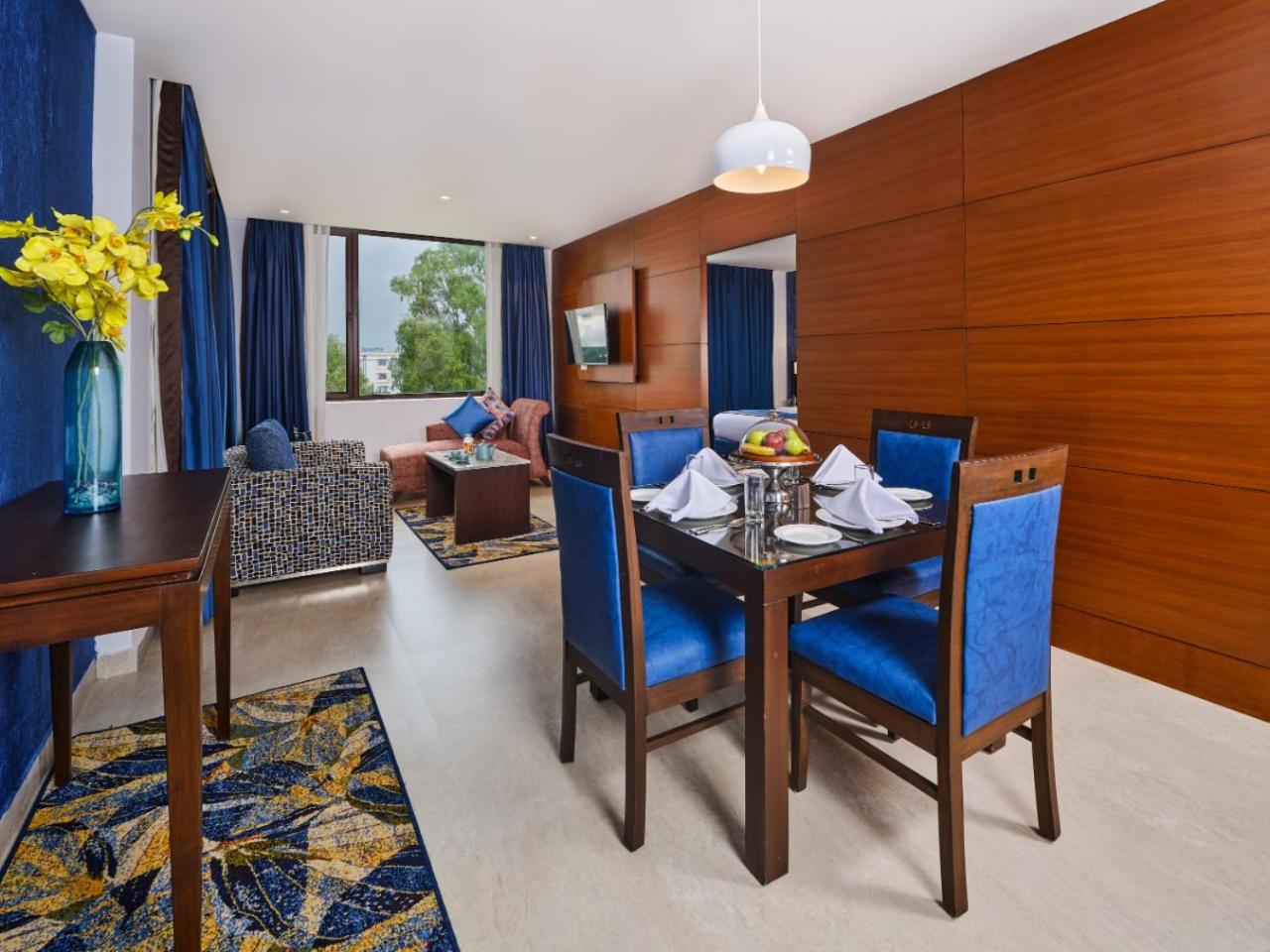 Family Suite with Complimentary taxi stand transfer to Banganga/ Helipad , 15% off on Spa ( 30 min ), 15% off on F&B, 20% off on laundry per room per stay - Photo 4
