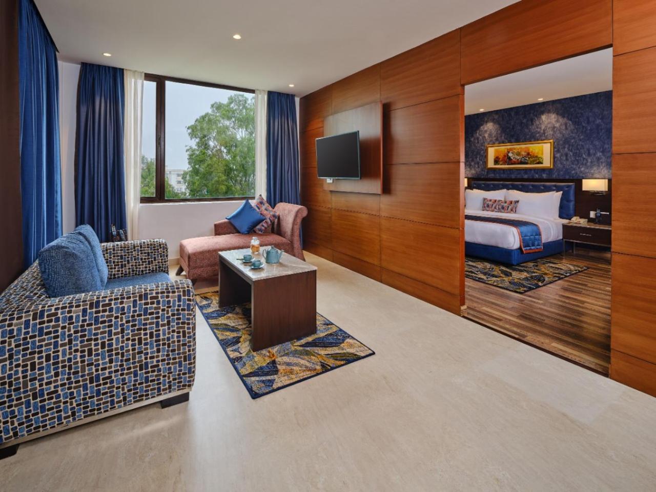Family Suite with Complimentary taxi stand transfer to Banganga/ Helipad , 15% off on Spa ( 30 min ), 15% off on F&B, 20% off on laundry per room per stay - Photo 5