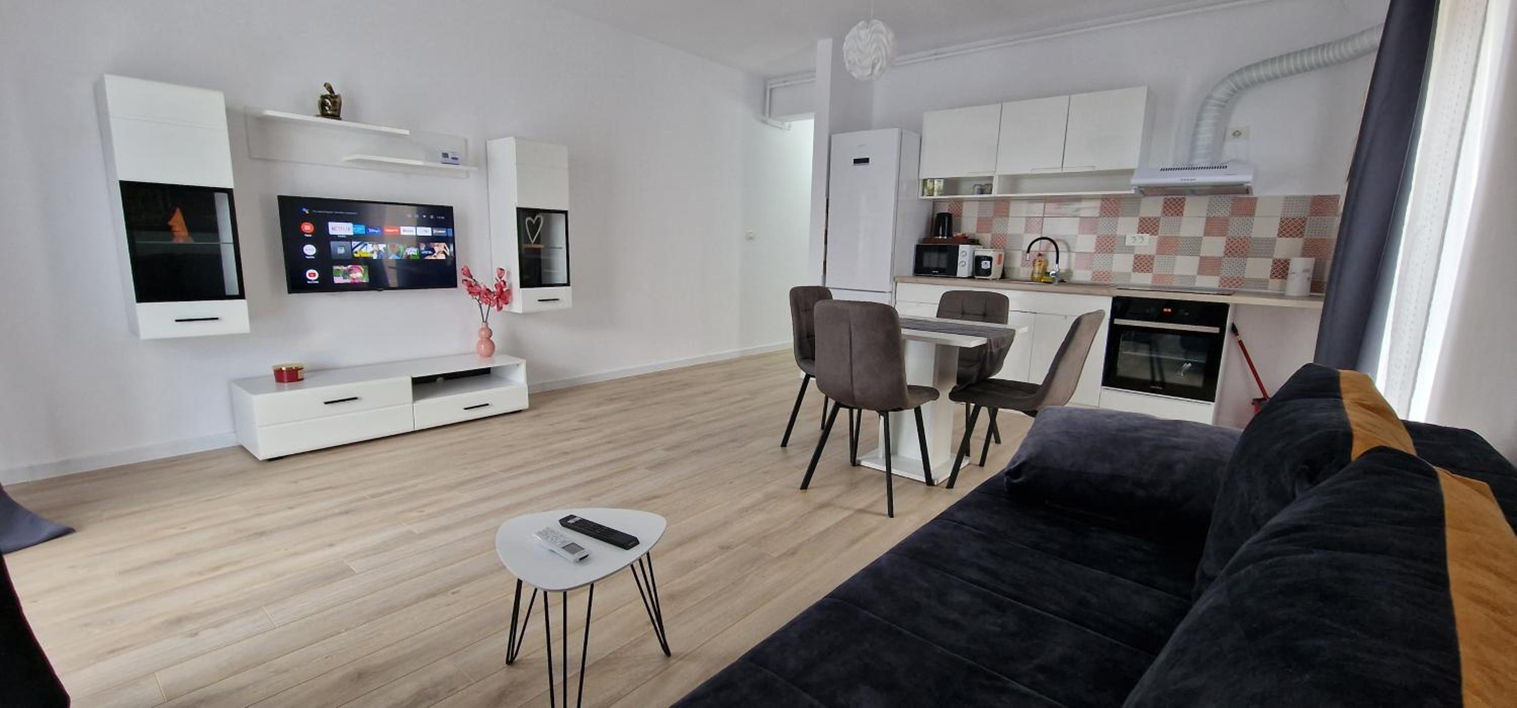 Apartment with Terrace - Photo 1
