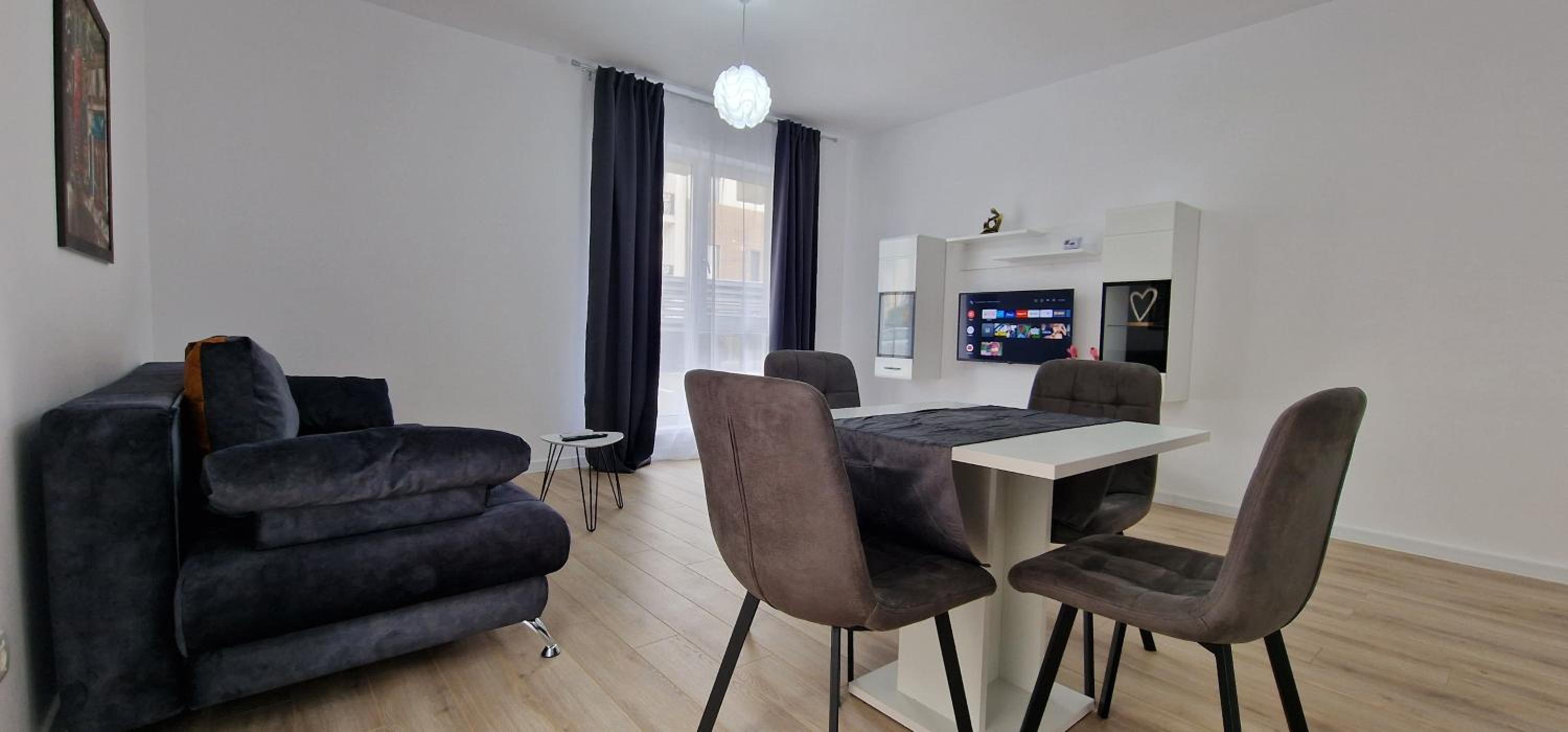 Apartment with Terrace - Photo 9