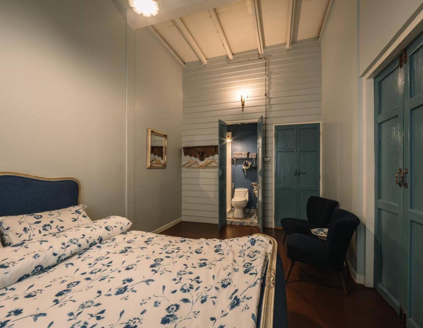 Standard Queen Room photo 2
