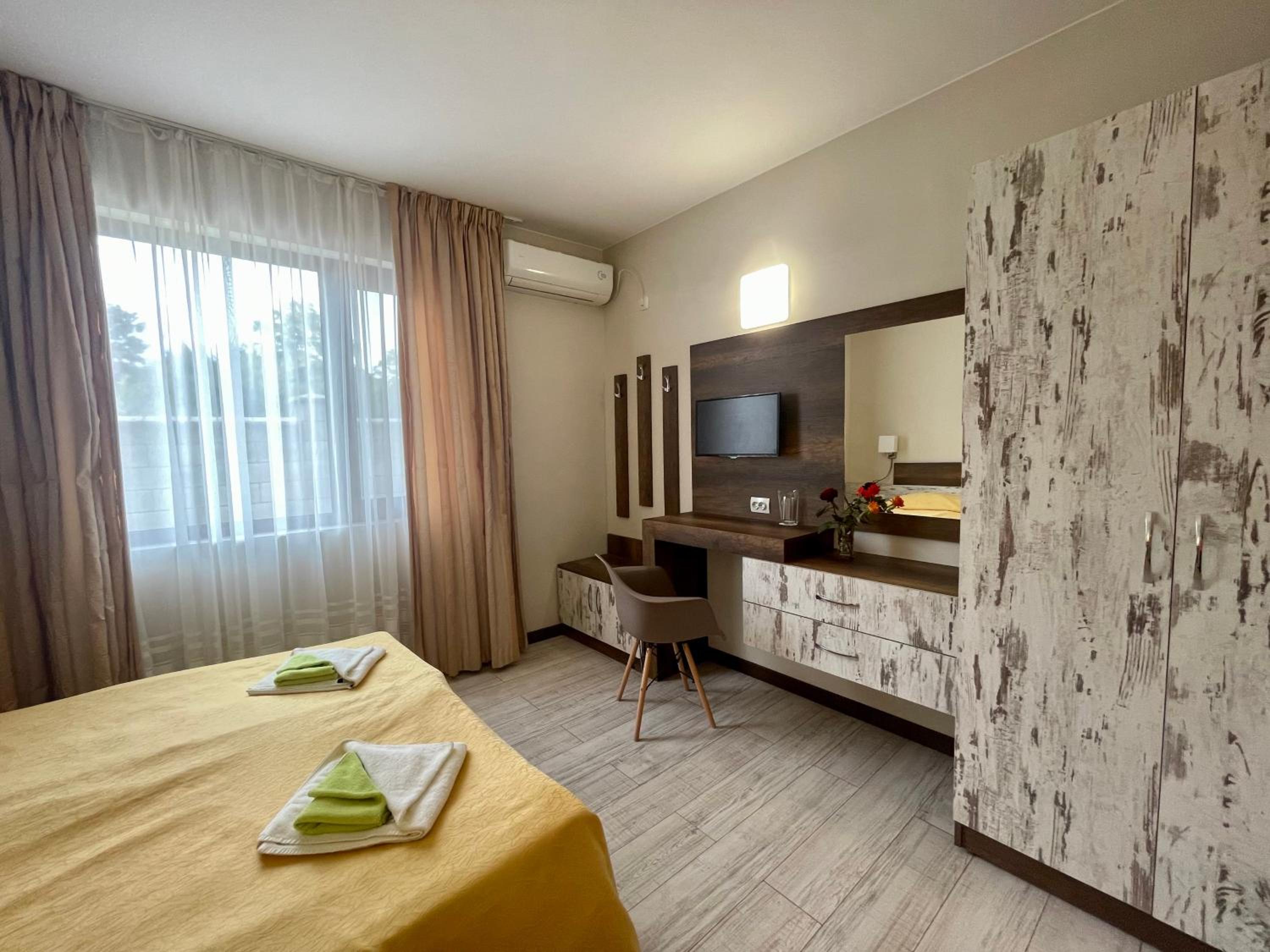 One-Bedroom Apartment - Photo 12