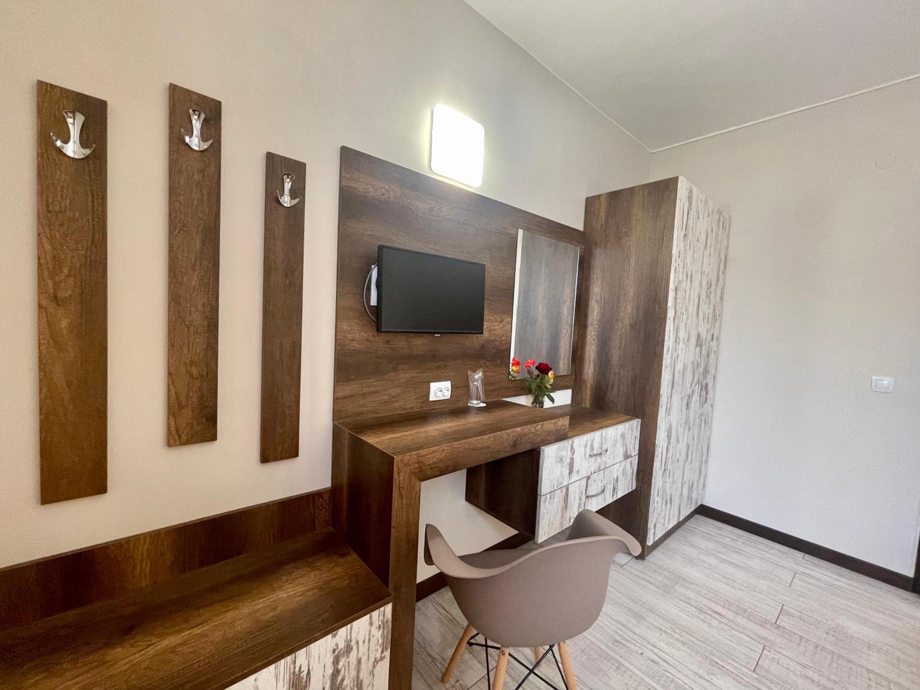 One-Bedroom Apartment - Photo 13