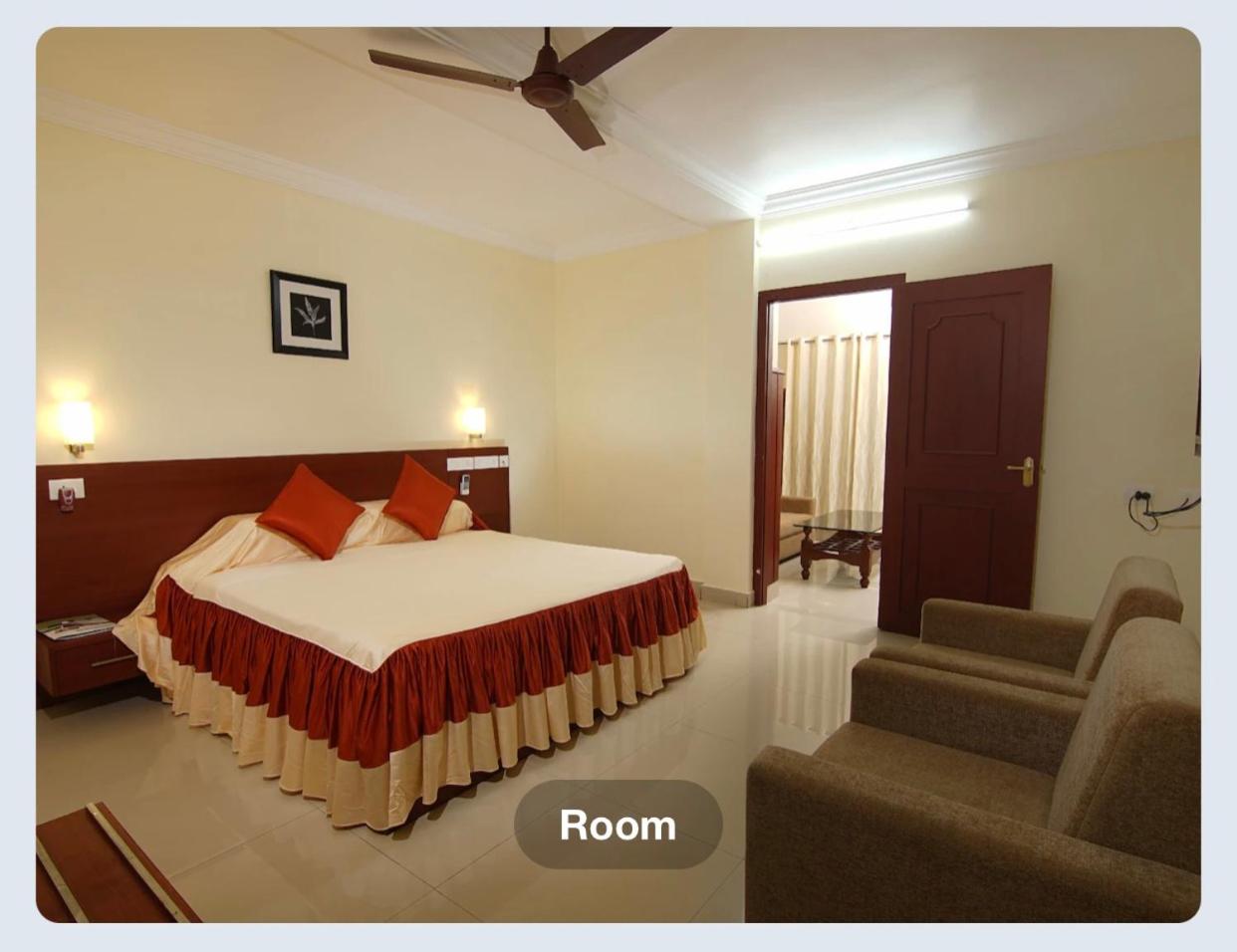 Deluxe King Room photo 2