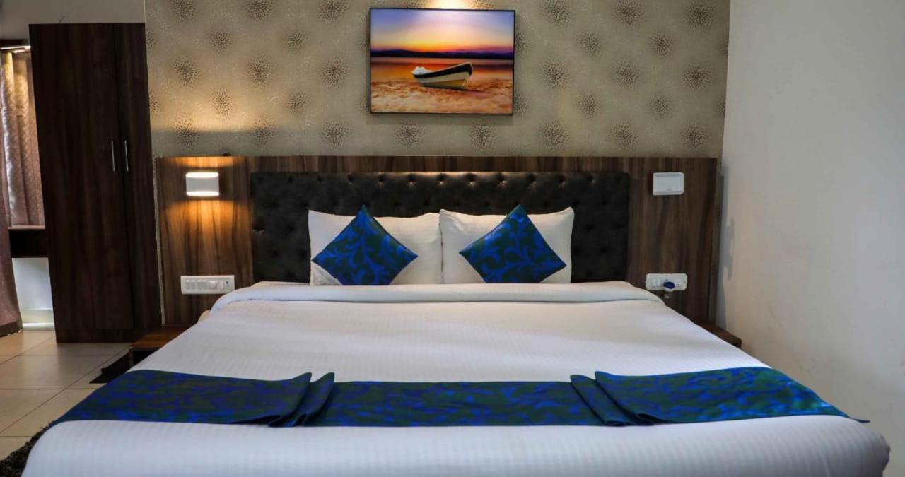 Deluxe Room - Photo 10