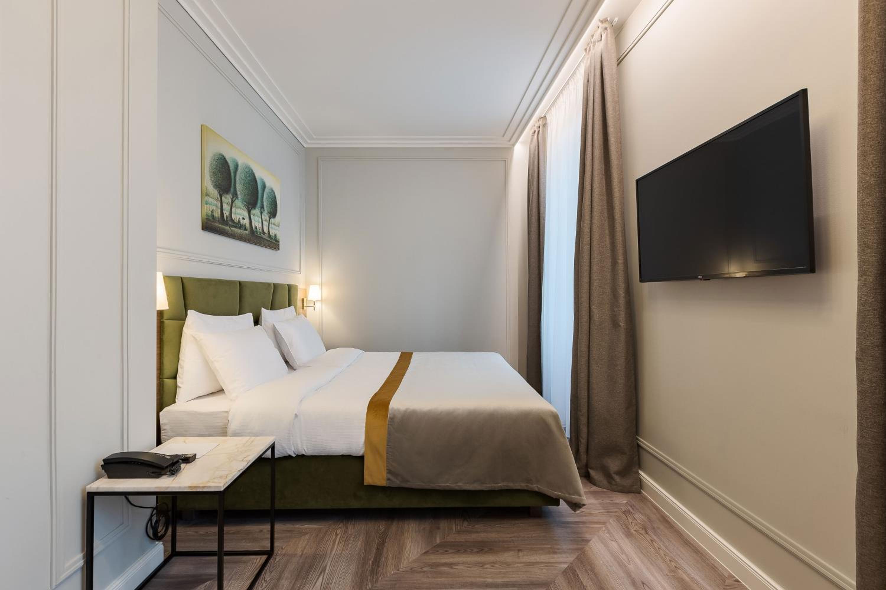 Superior Double or Twin Room - Photo 8