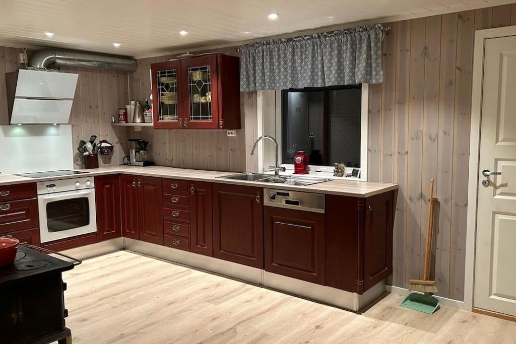 Four-Bedroom House photo 3