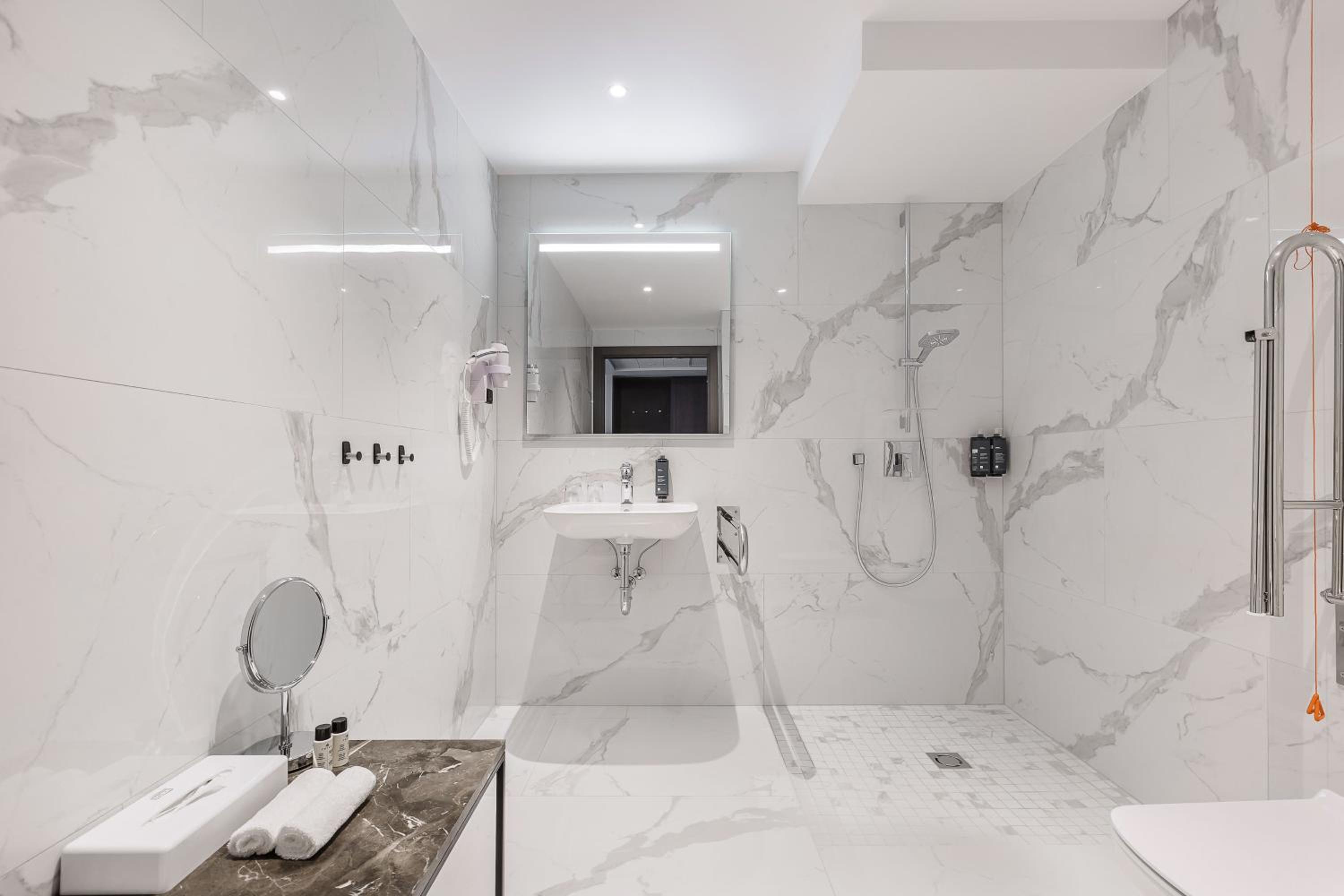 Superior Double Room - Disability Access - Photo 7