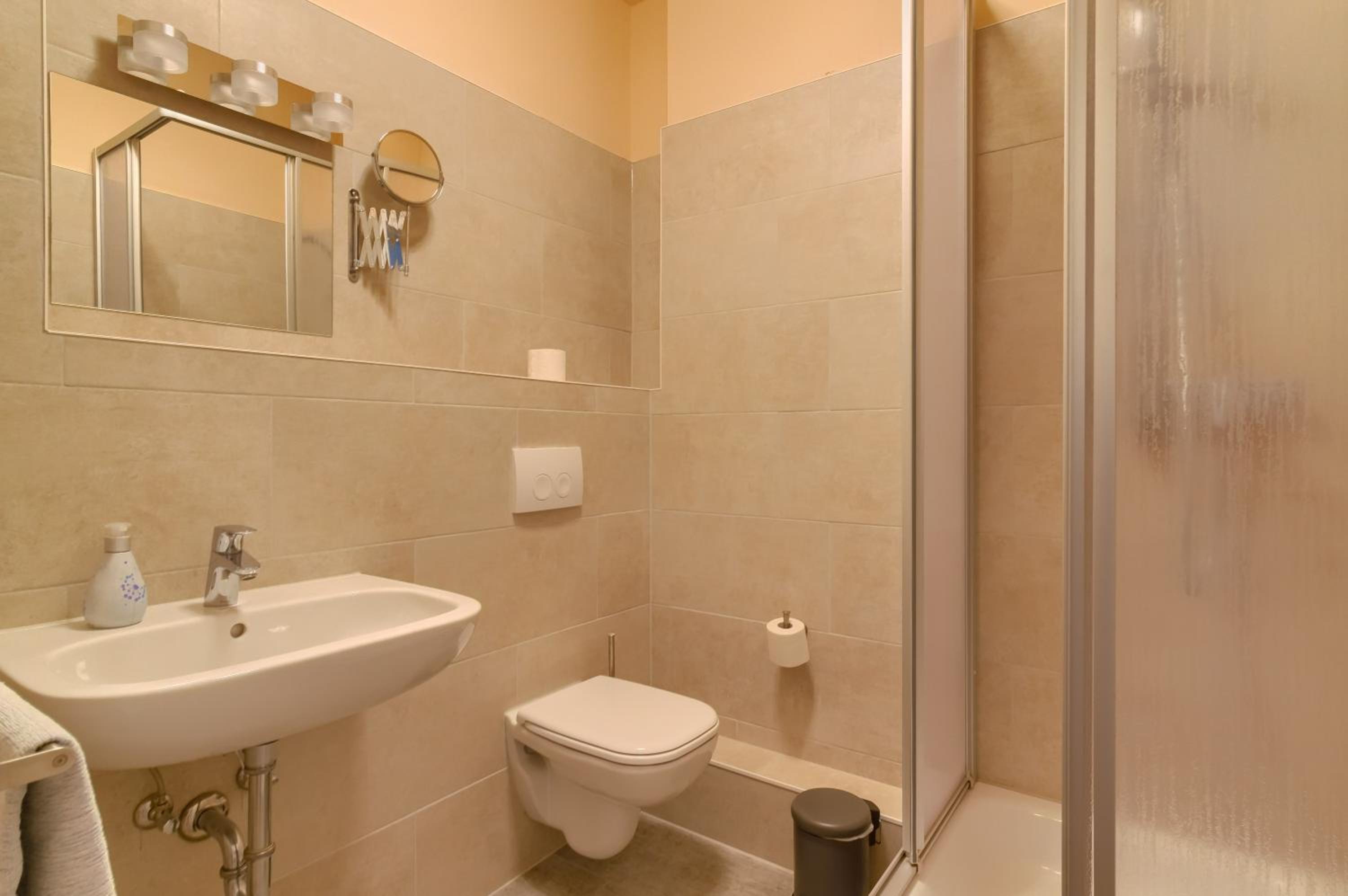 Twin Room - Photo 2