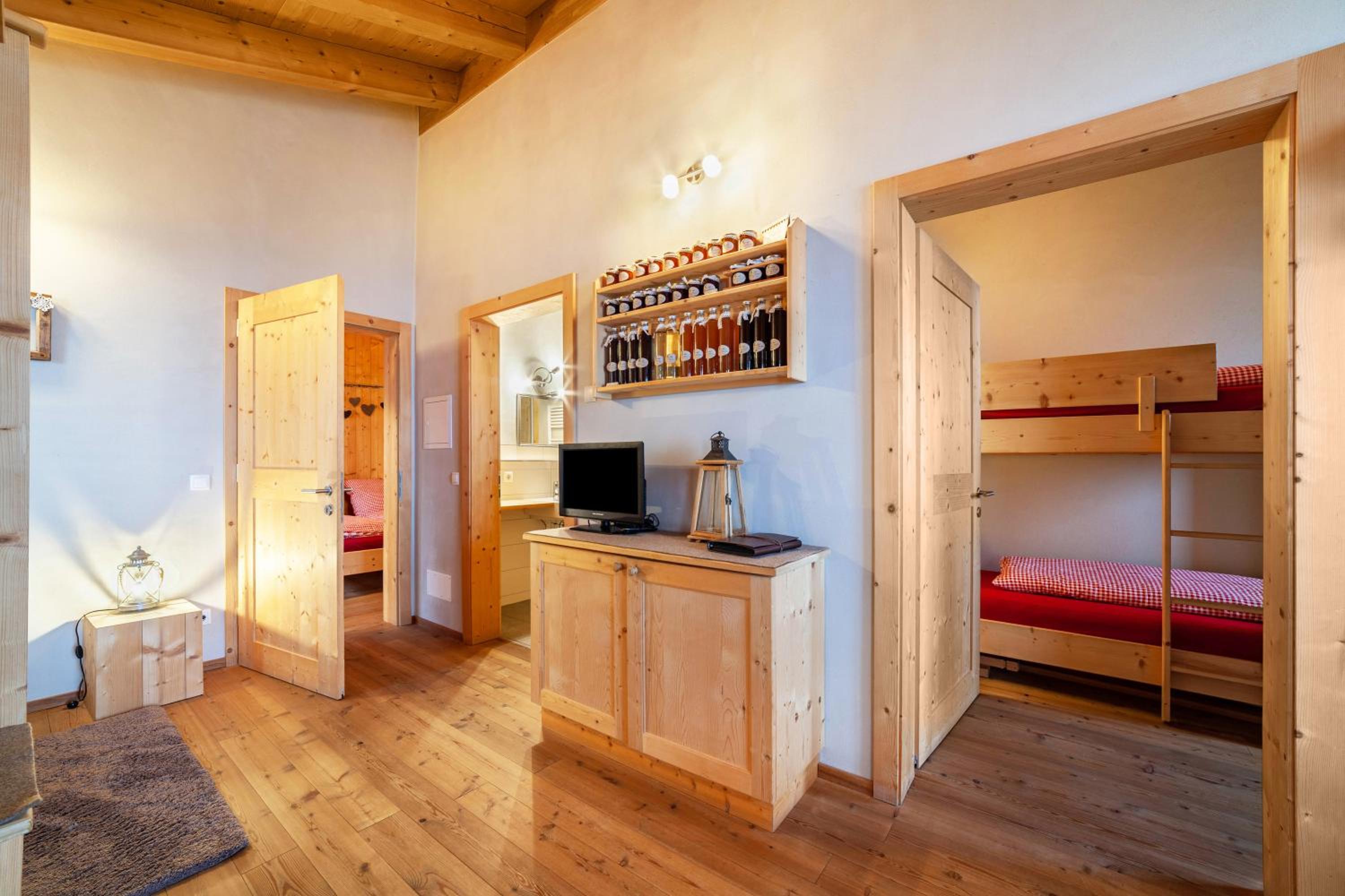 Two-Bedroom Apartment with Mountain View photo 3
