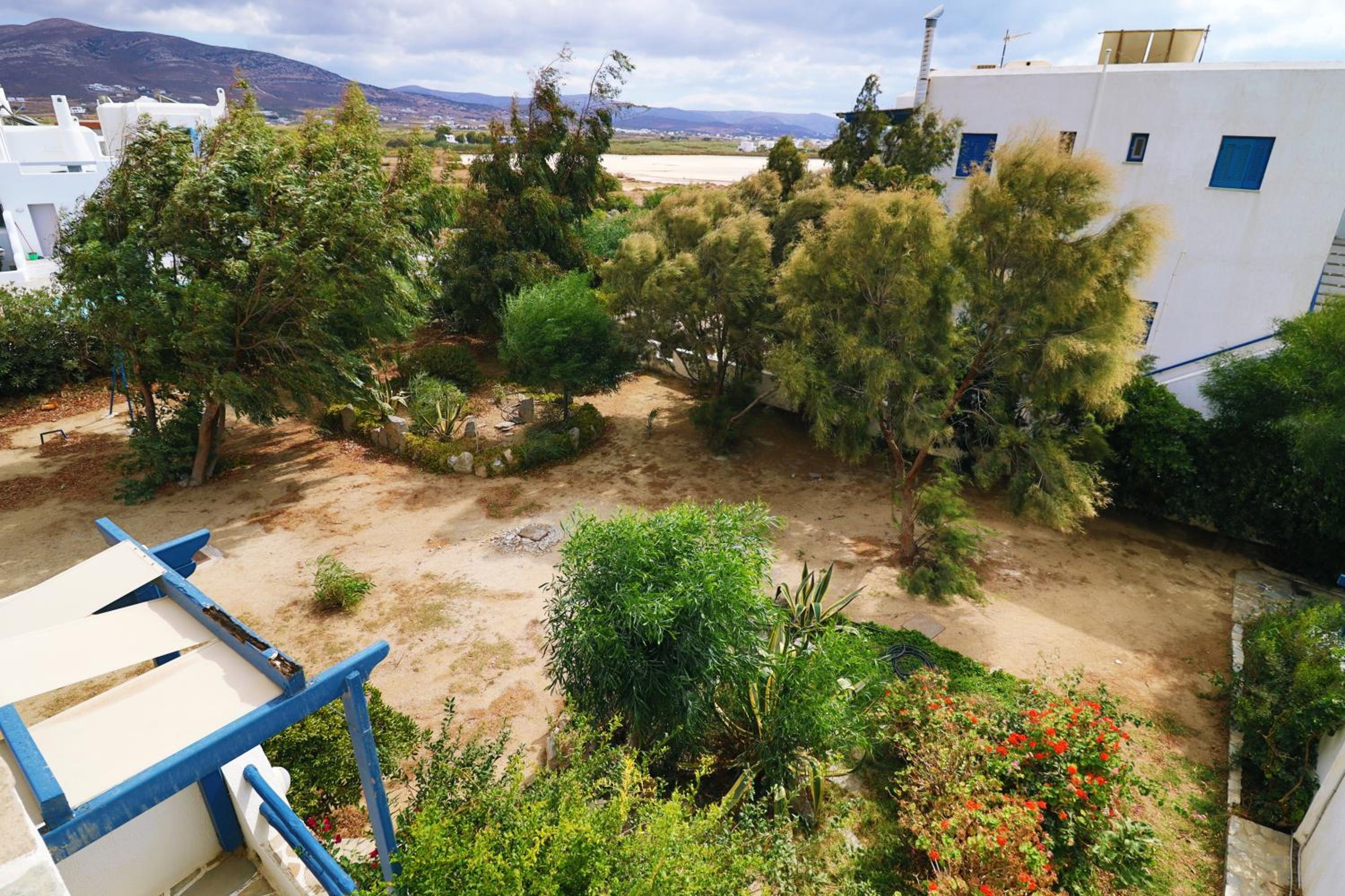 Triple Studio with Garden and Mountain View photo 2
