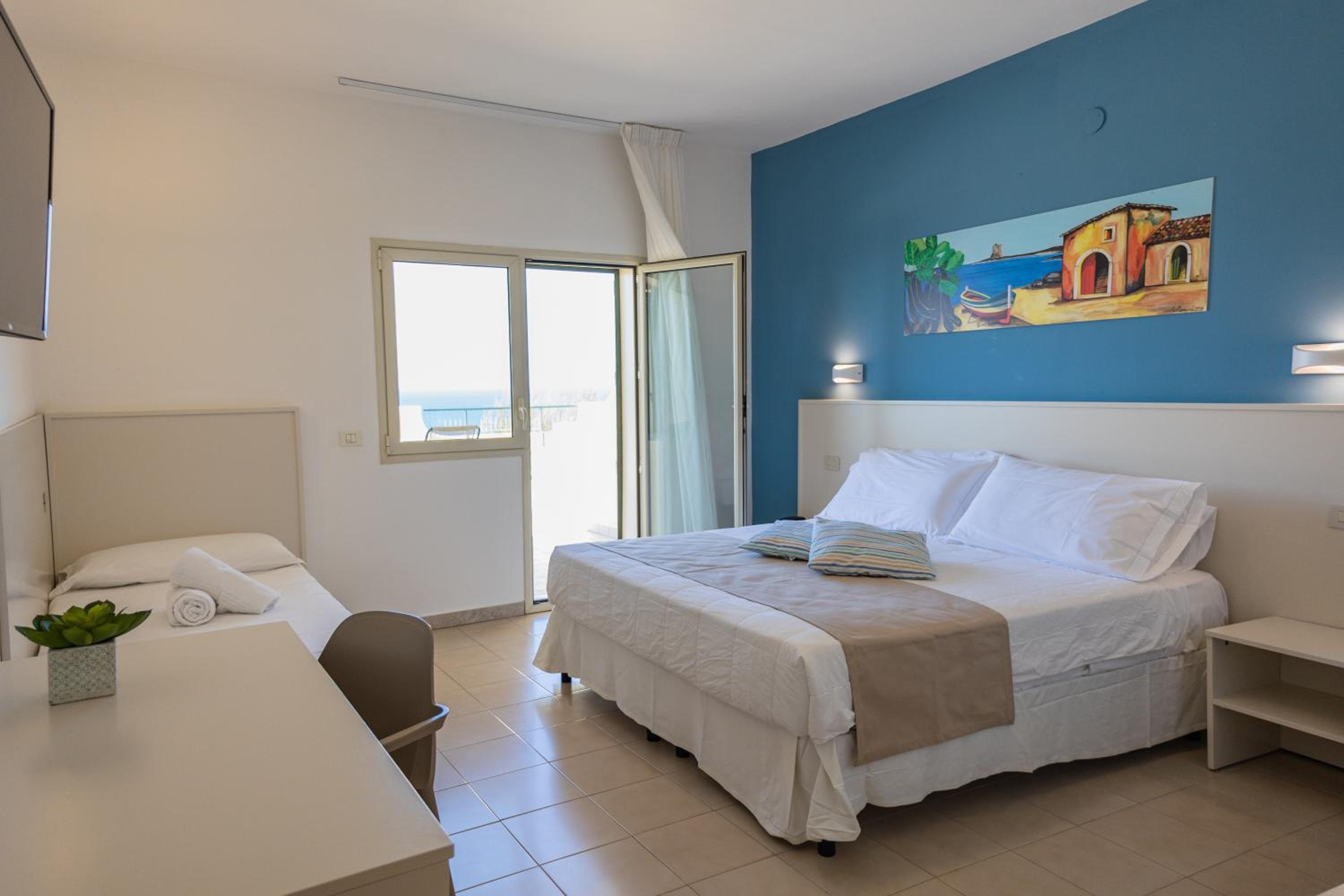 Comfort Triple Room with Sea View photo 1