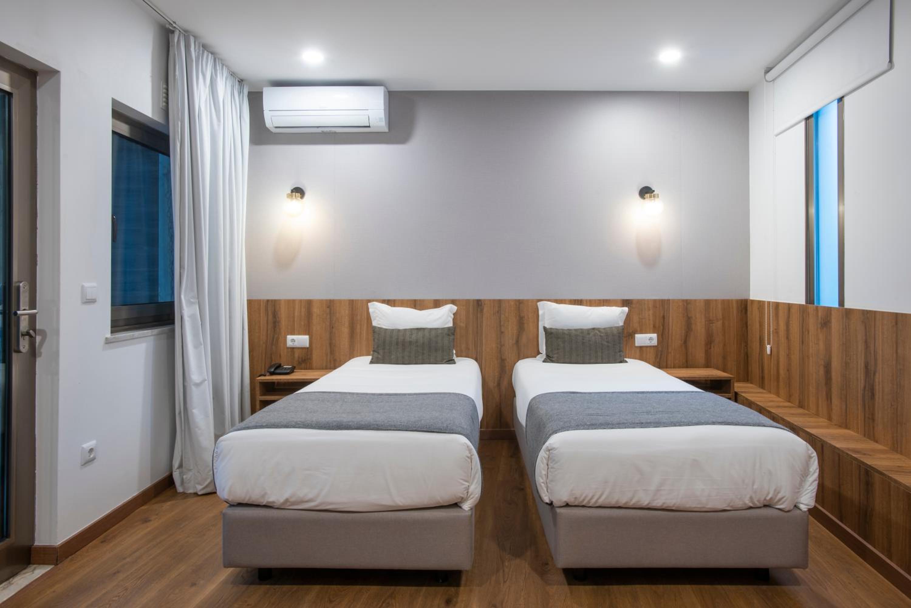 Twin Room - Photo 9