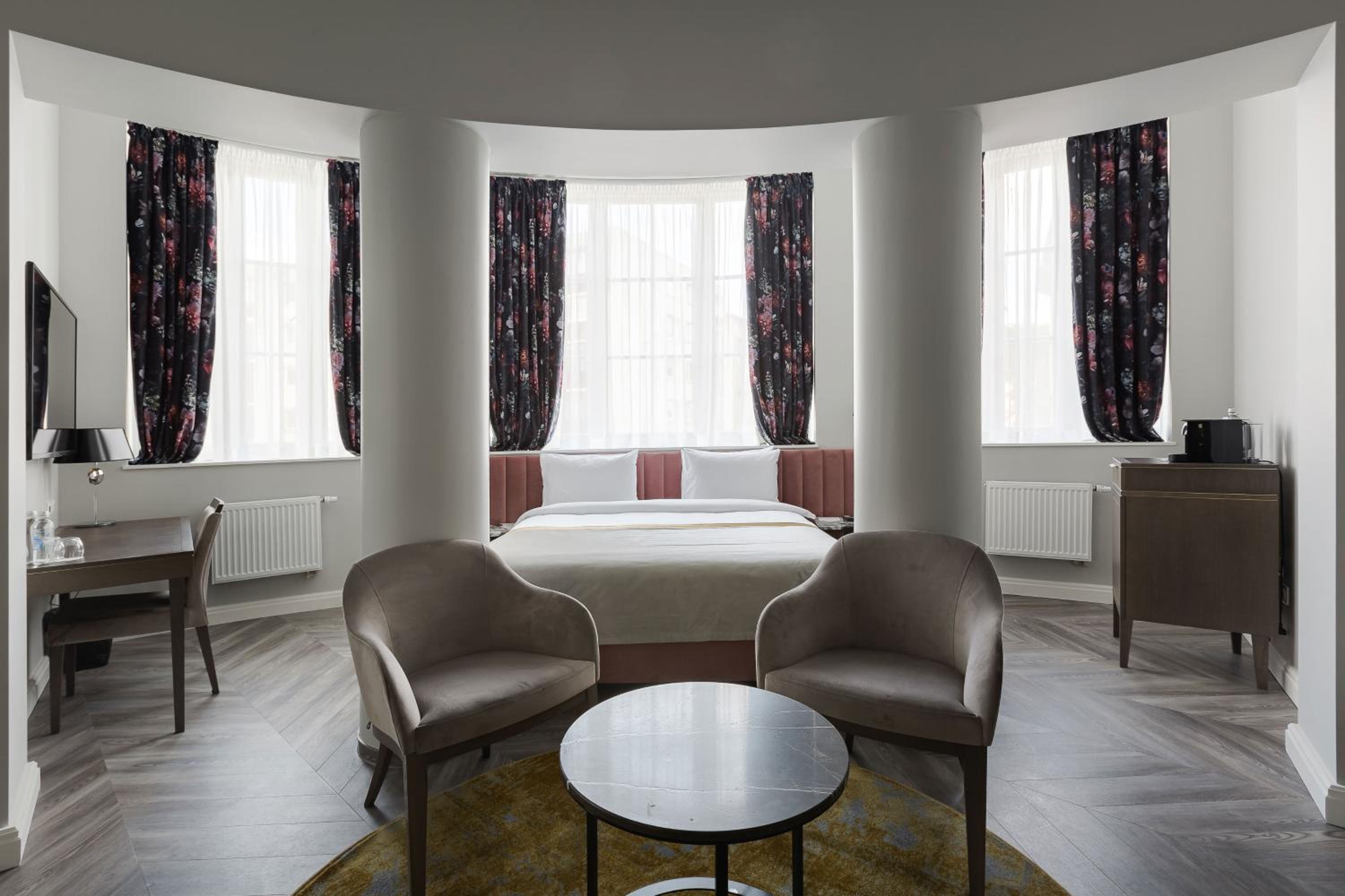 Deluxe Suite with SPA Access  - Photo 1
