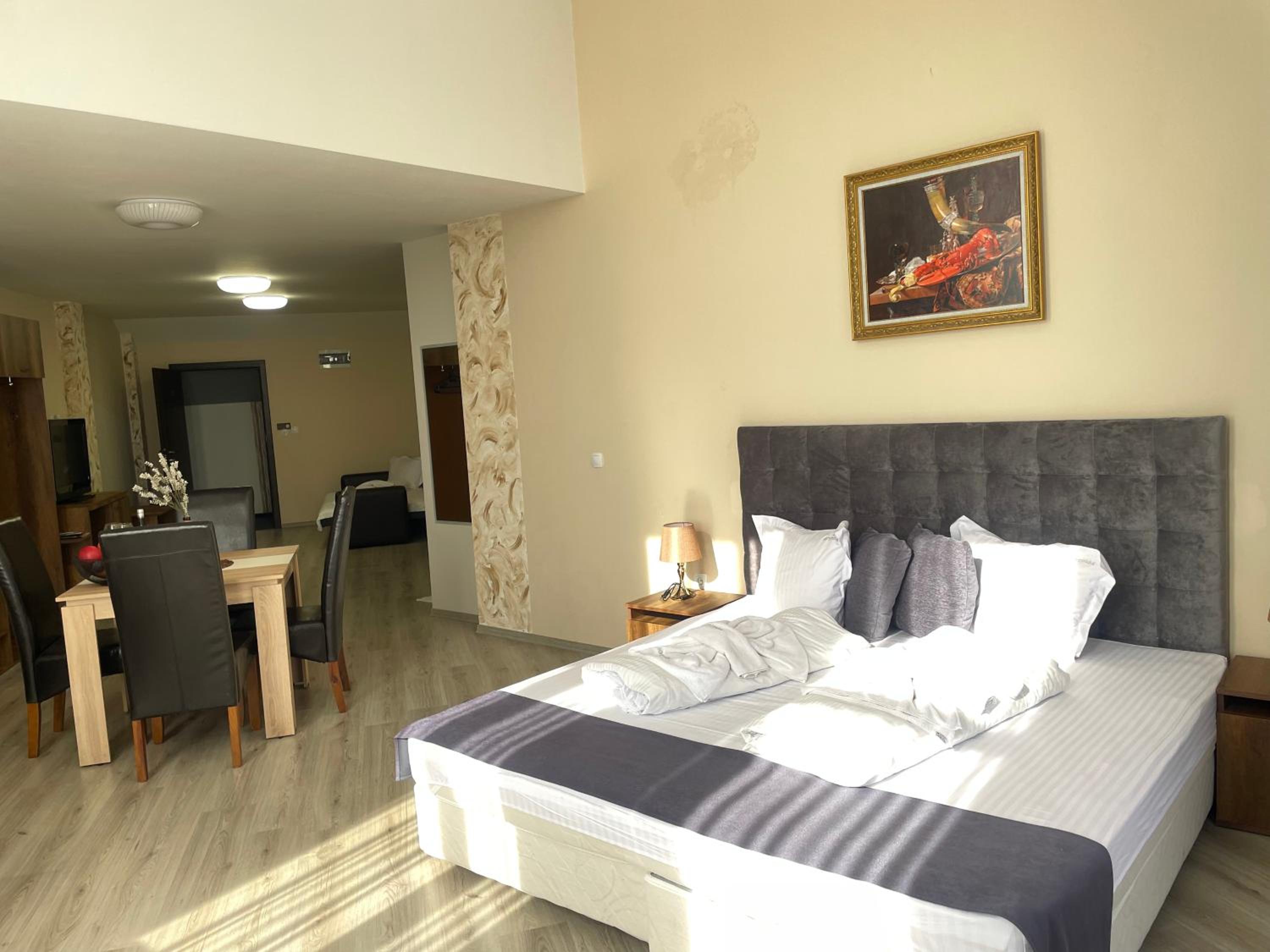 Deluxe Suite photo 2