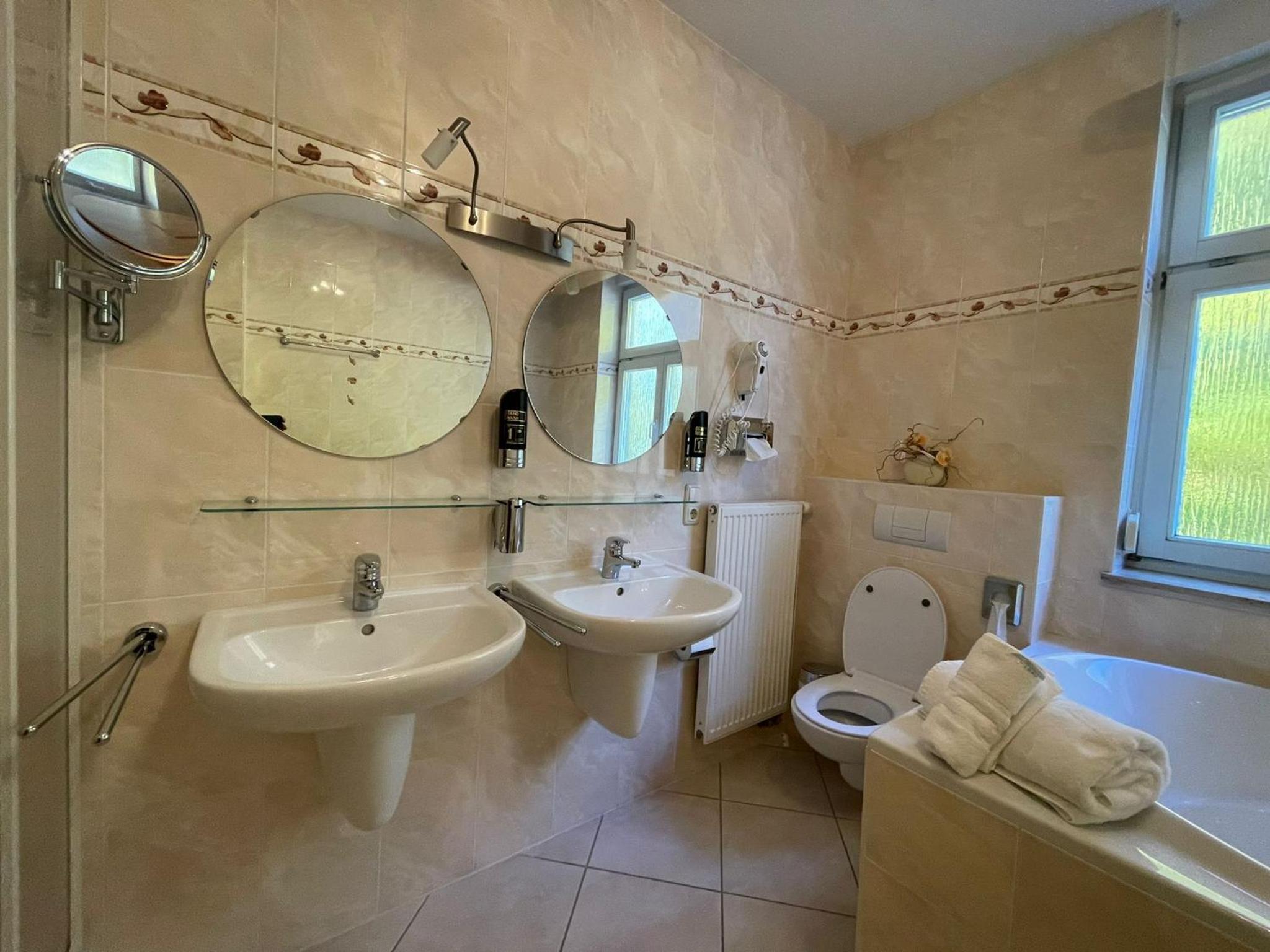 Suite - Photo 5